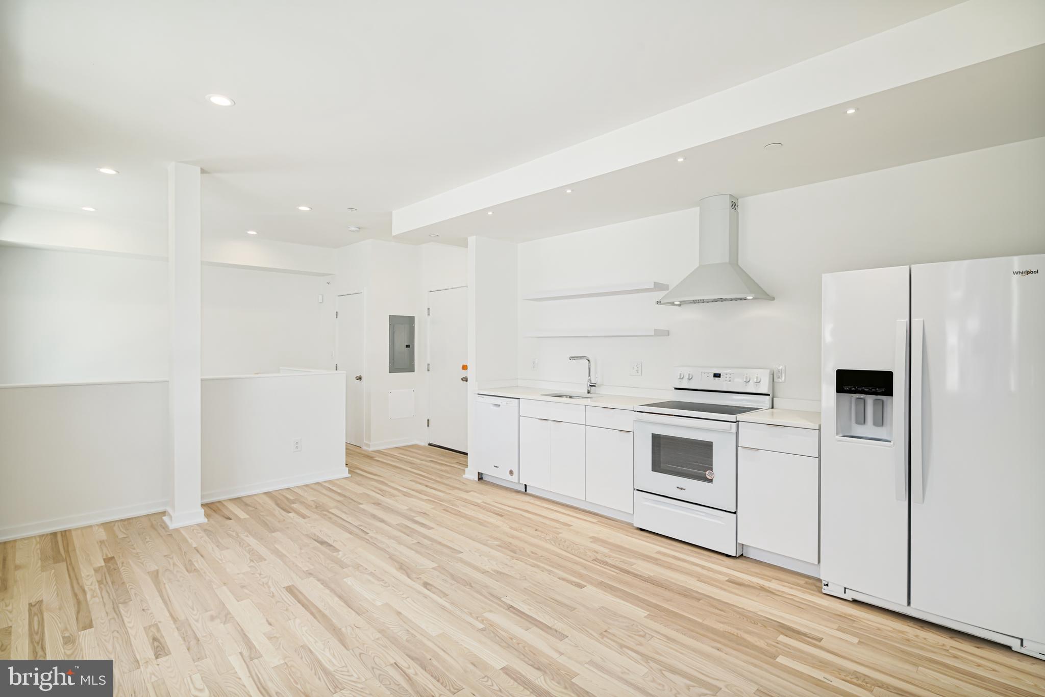 EAST KENSINGTON - Commercial Sale