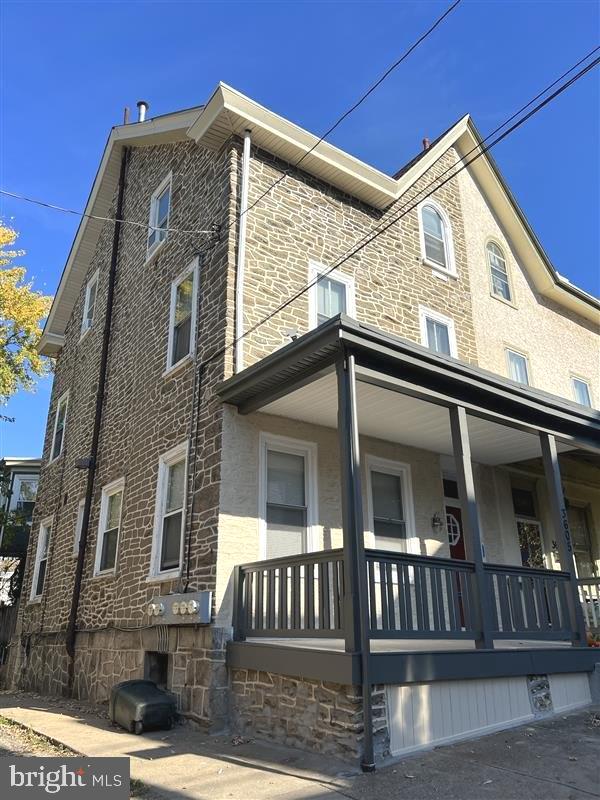 EAST FALLS - Residential Lease