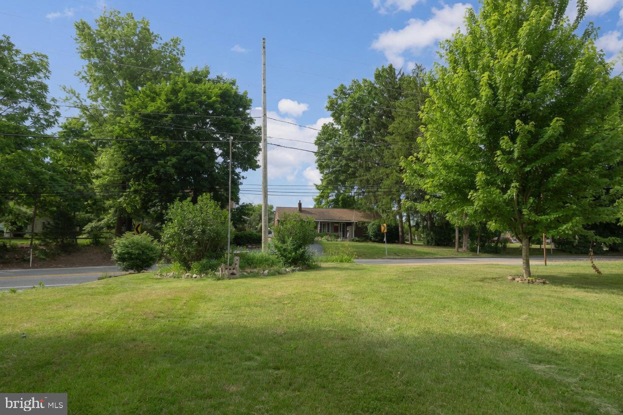 VILLAGE OF LINGLESTOWN - Land