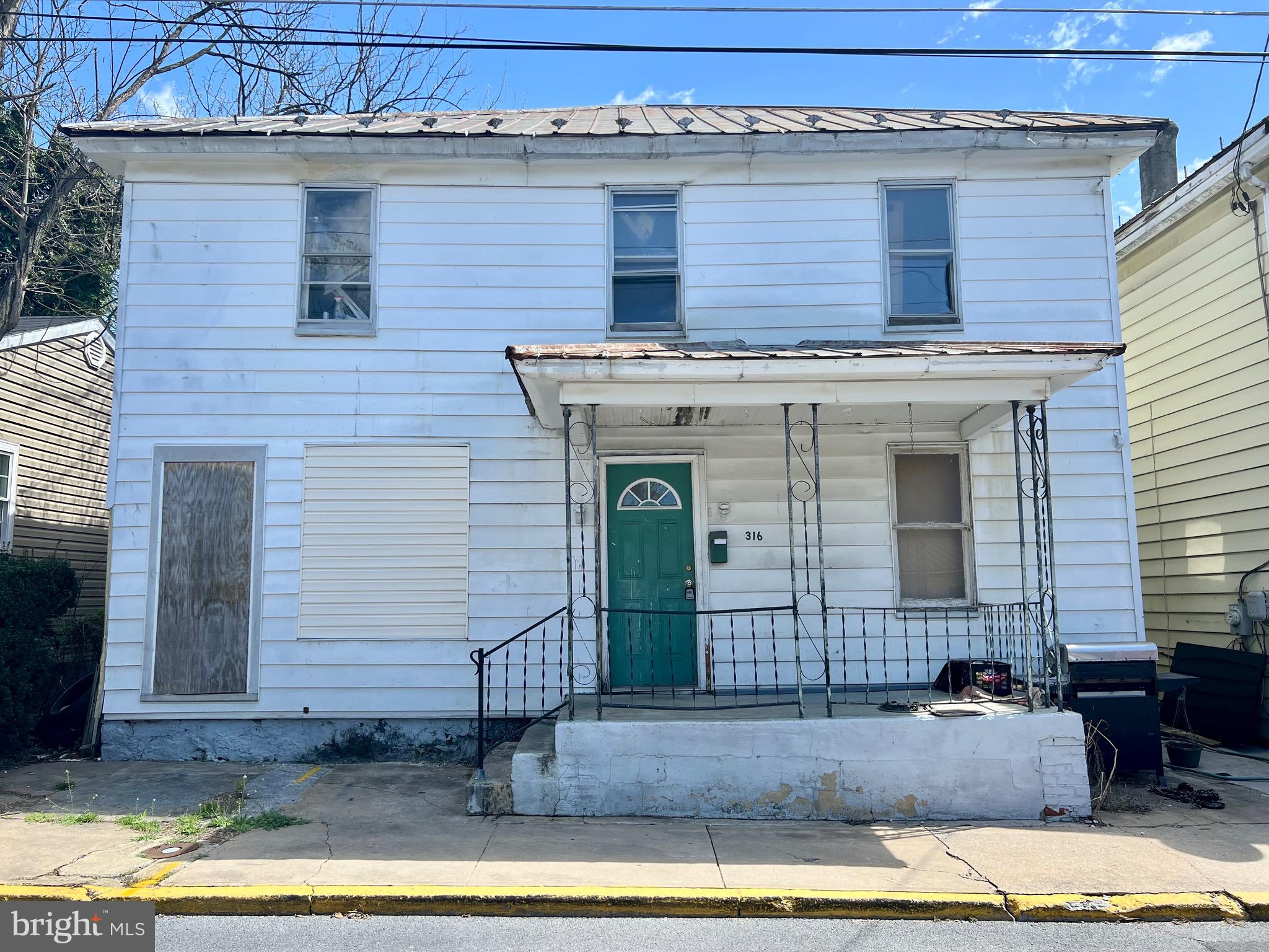 Property is an excellent investment opportunity!! Sold AS-IS. 4 Bedrooms and 1.5 baths.