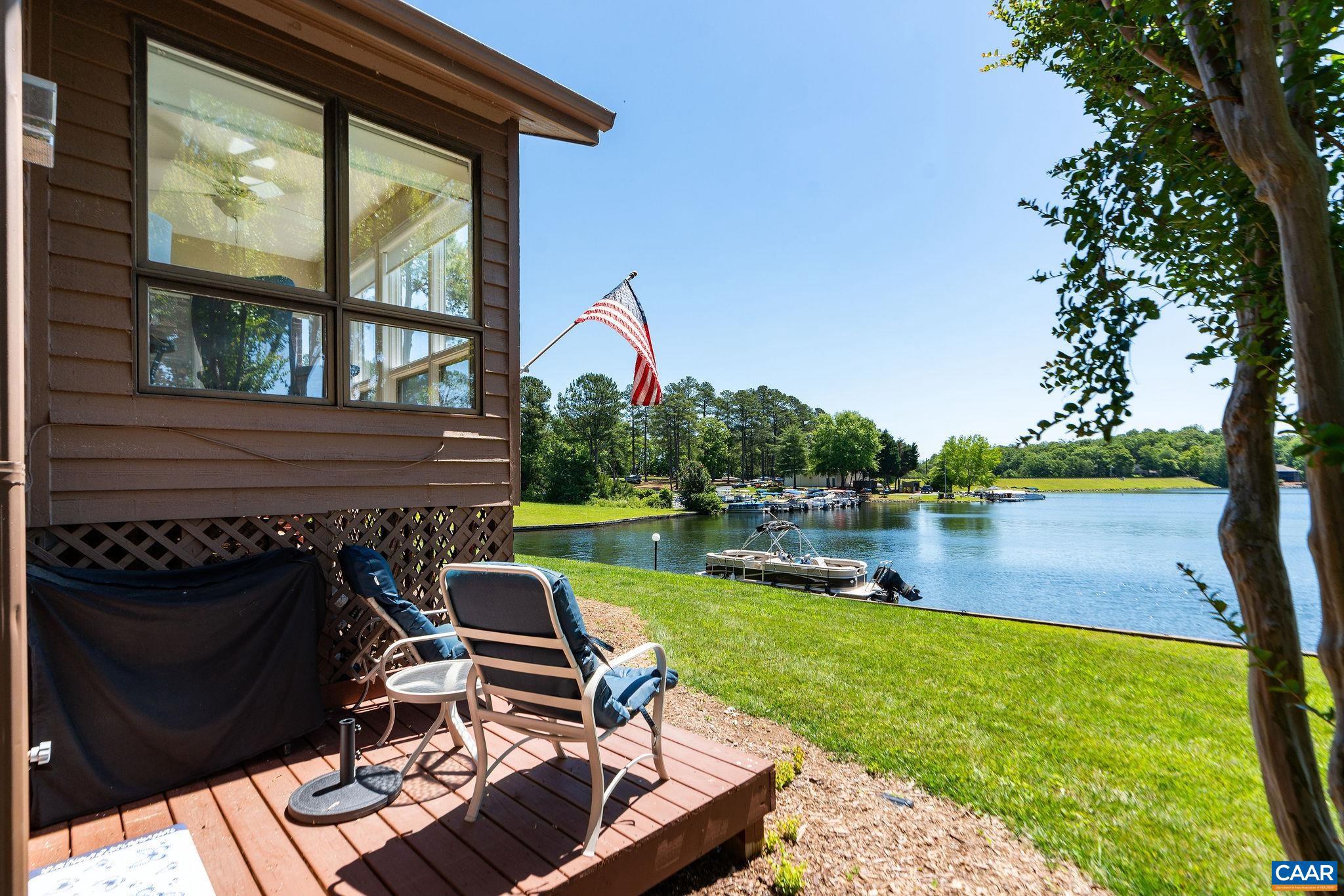 LAKE MONTICELLO - Residential