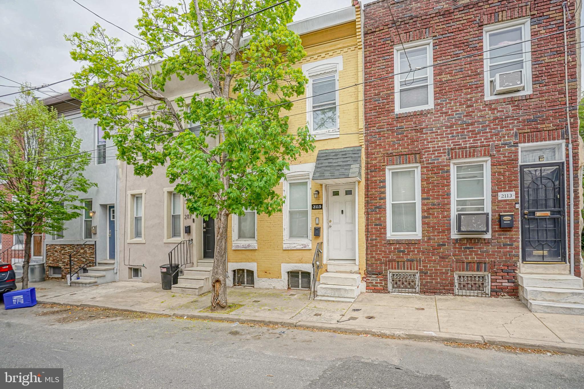 Beautifully renovated two-bedroom house features hardwood floors, central air, a washer/dryer, stainless steel kitchen appliances, granite countertops, a private yard. Quiet block in Point Breeze area, near down town and easy walk to University City.  The neighborhood is full of corner restaurants and cafes. Easy access to supermarkets, dry cleaners, and nightlife.  Available for immediate occupancy. No smoking and no cats please.