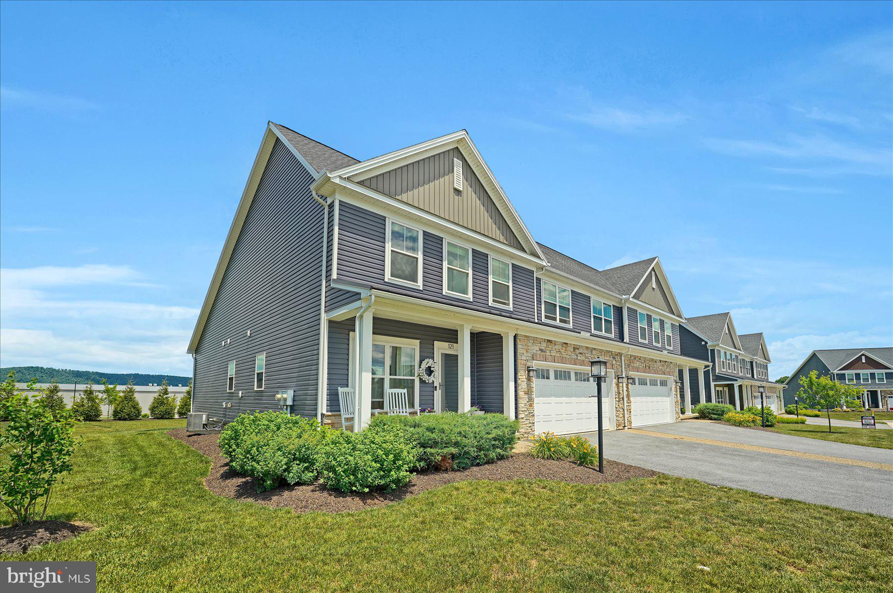 KINGSTON VILLAGE - Residential