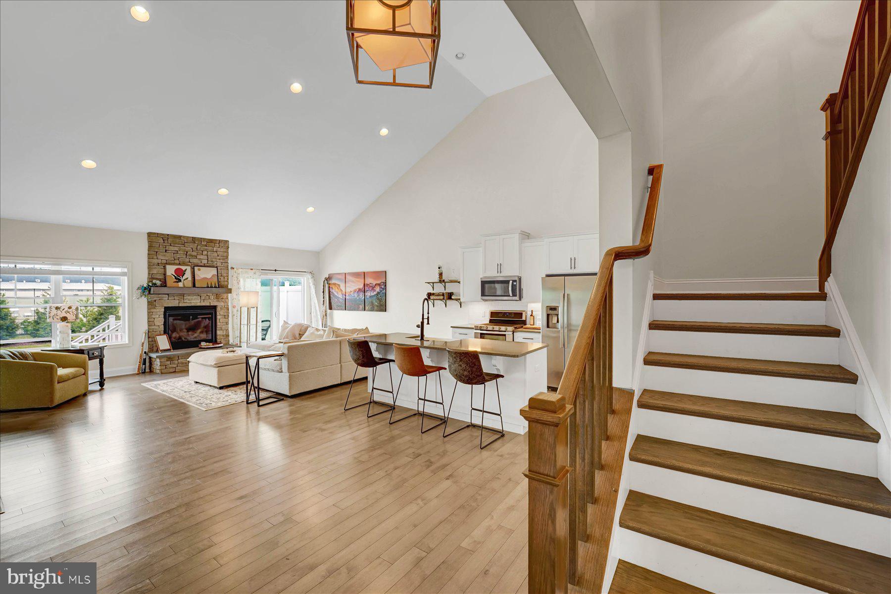 KINGSTON VILLAGE - Residential