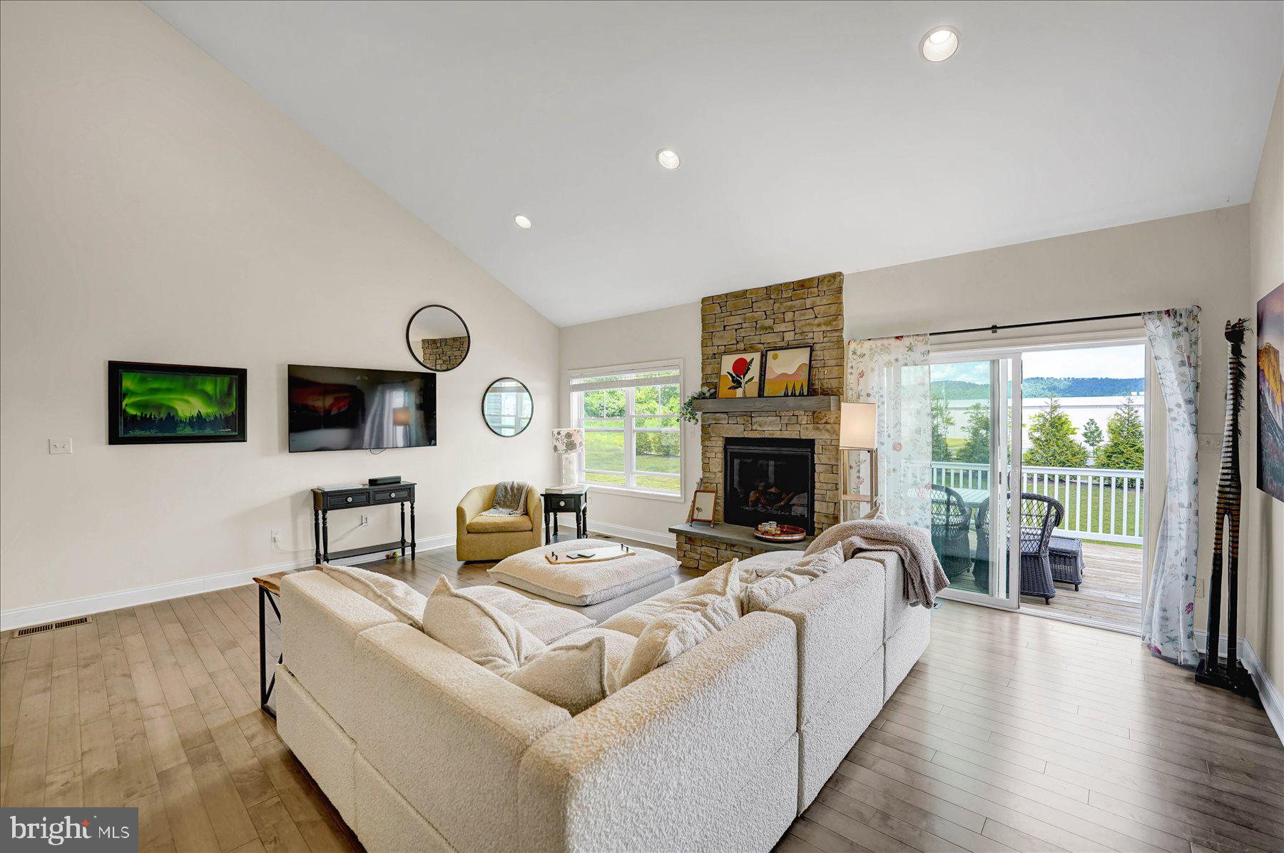 KINGSTON VILLAGE - Residential
