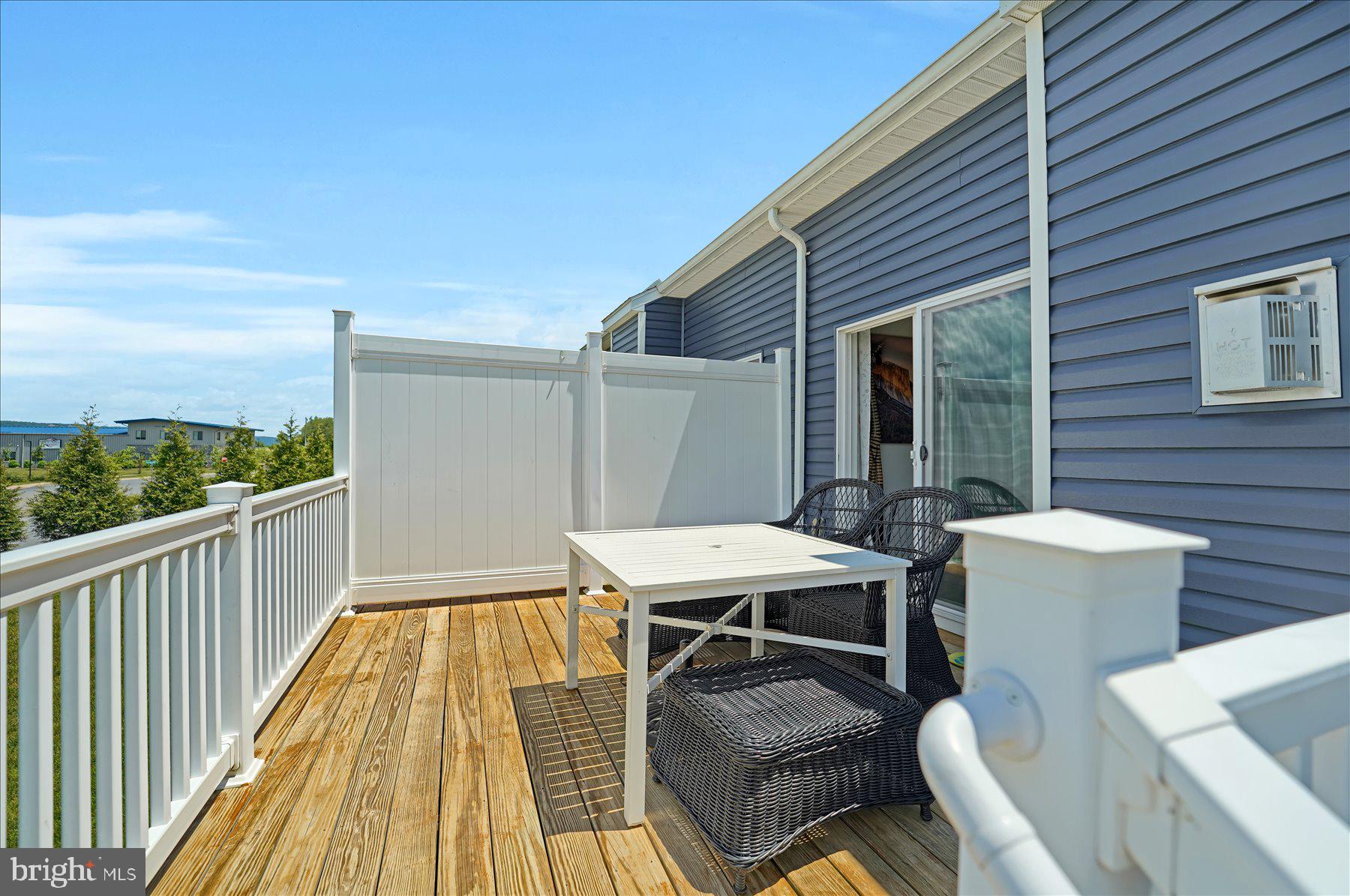 KINGSTON VILLAGE - Residential