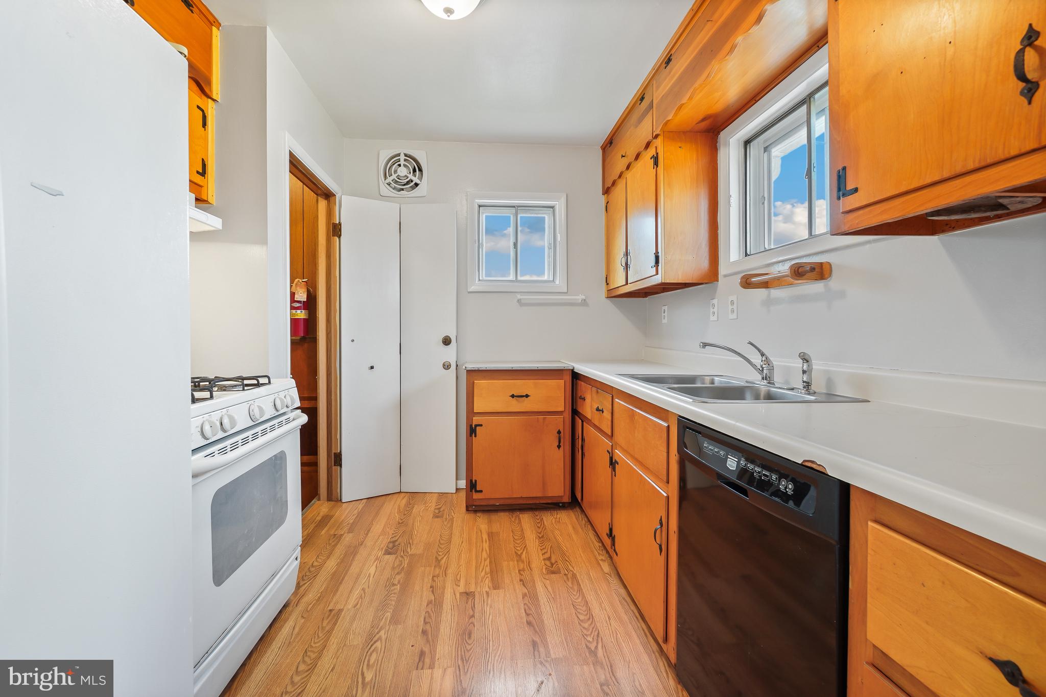HAMILTON HILLS - Residential