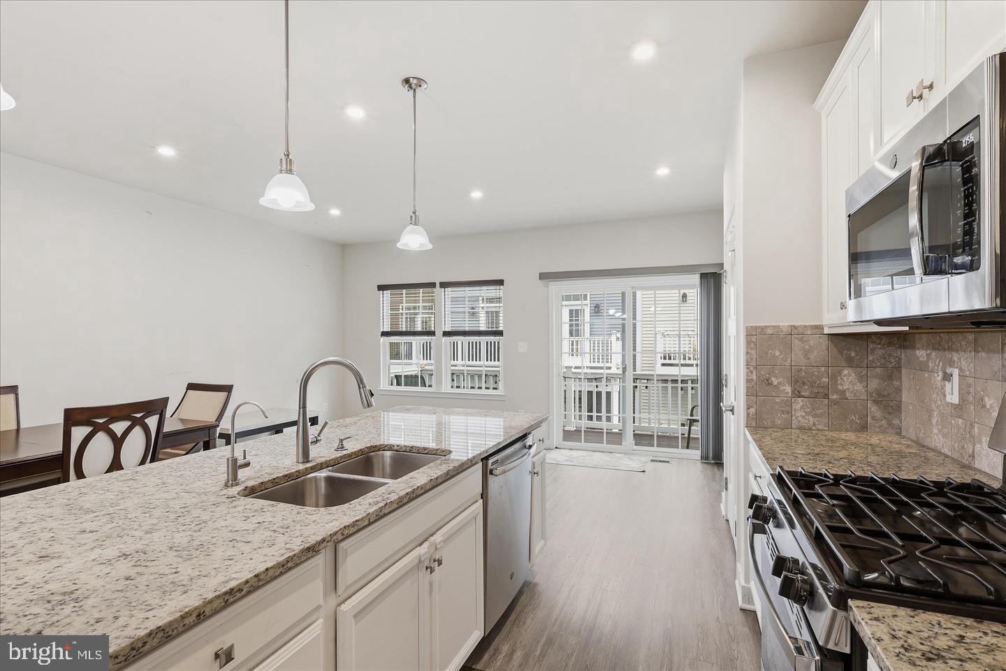 ARCOLA TOWN CENTER - Residential