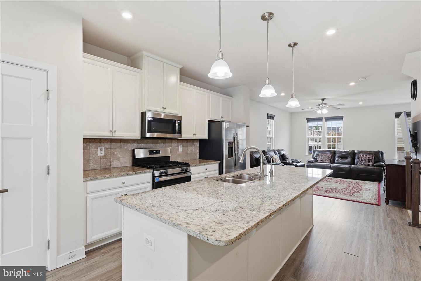 ARCOLA TOWN CENTER - Residential