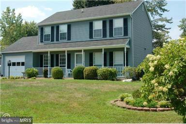 Landlord is Looking for Tenants with Good Credit*Pets Case by Case* DELIGHTFUL HOME LOCATED ON OVER SIZED MANICURED FENCED YARD. CUL-DE SAC. FRONT PORCH LEADS TO BRIGHT, MAIN FLOOR LIVING. 3 BEDROOMS 2.5 BATH WITH 1 CAR GARAGE . EXTRA STORAGE/ WORKSHOP/. COVERED DECK ENHANCES REAR YARD.