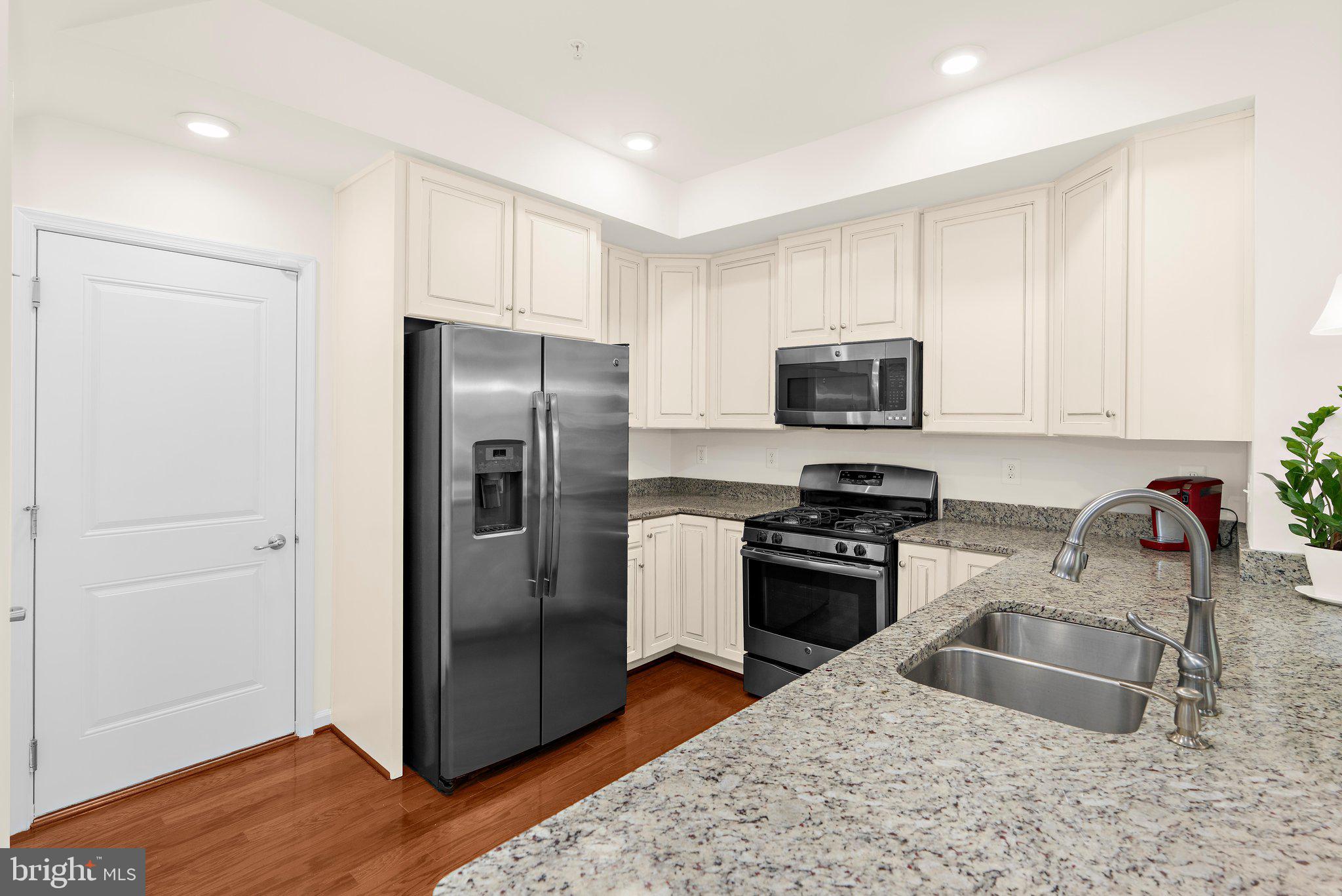 ORCHARD SQUARE - Residential