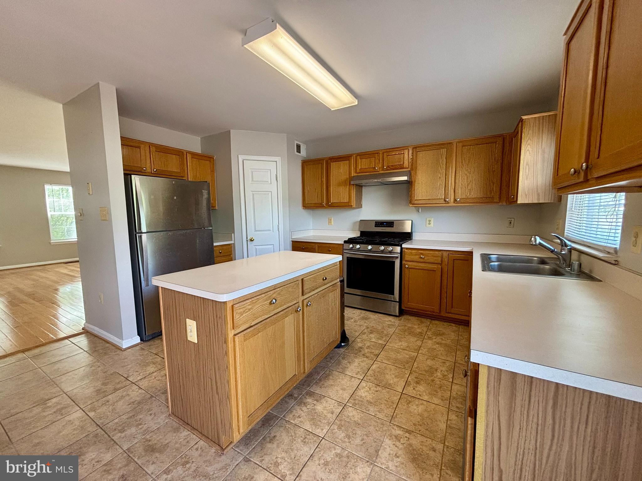 GROVEWOOD - Residential Lease