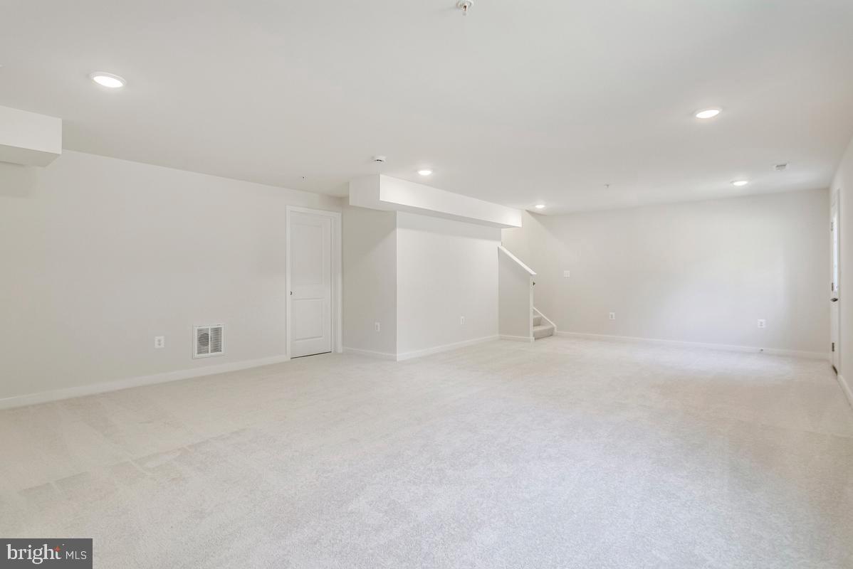 OYSTER HARBOR - Residential