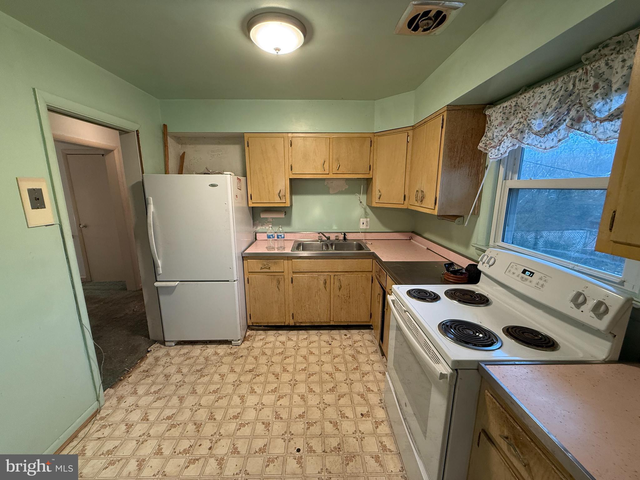BRANDON VILLAGE - Residential