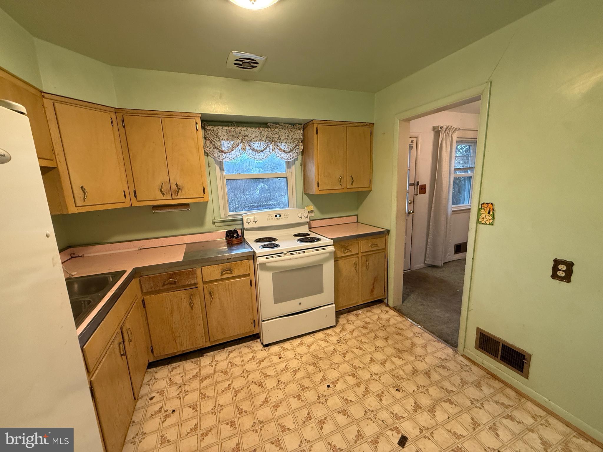 BRANDON VILLAGE - Residential