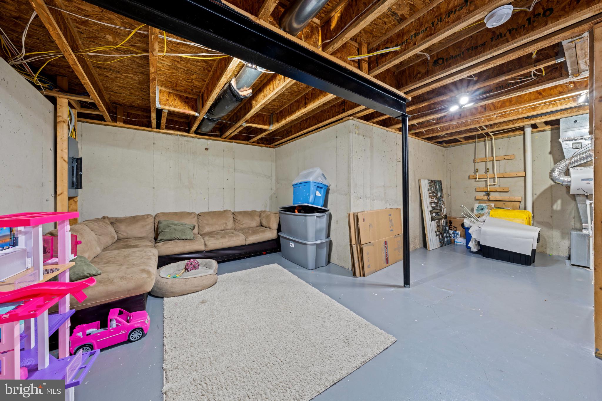 BROAD RUN OAKS - Residential