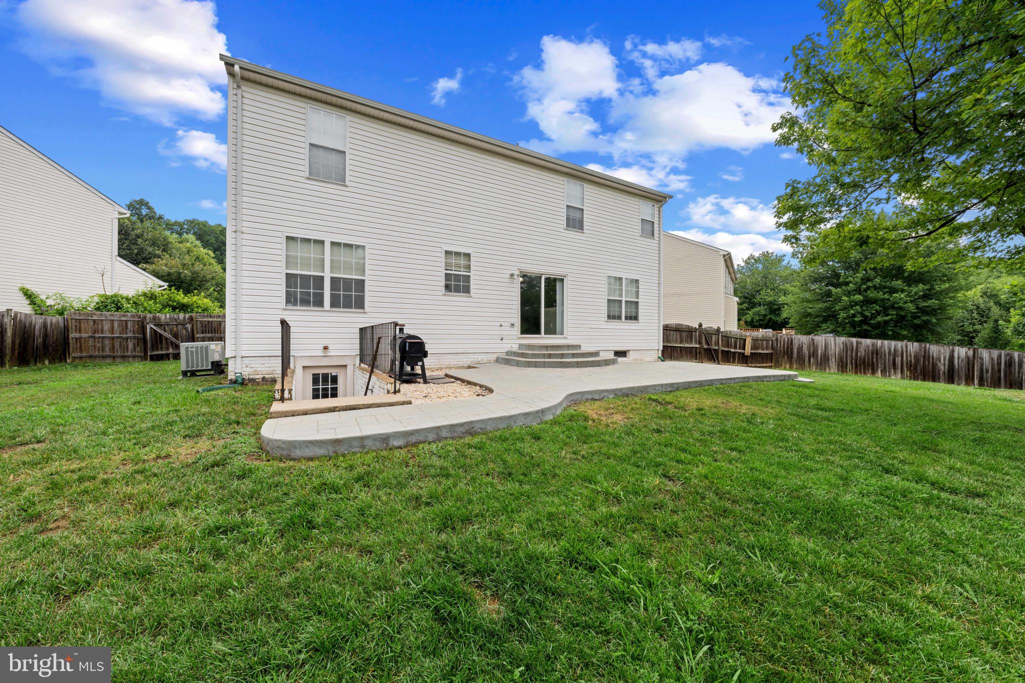 BROAD RUN OAKS - Residential