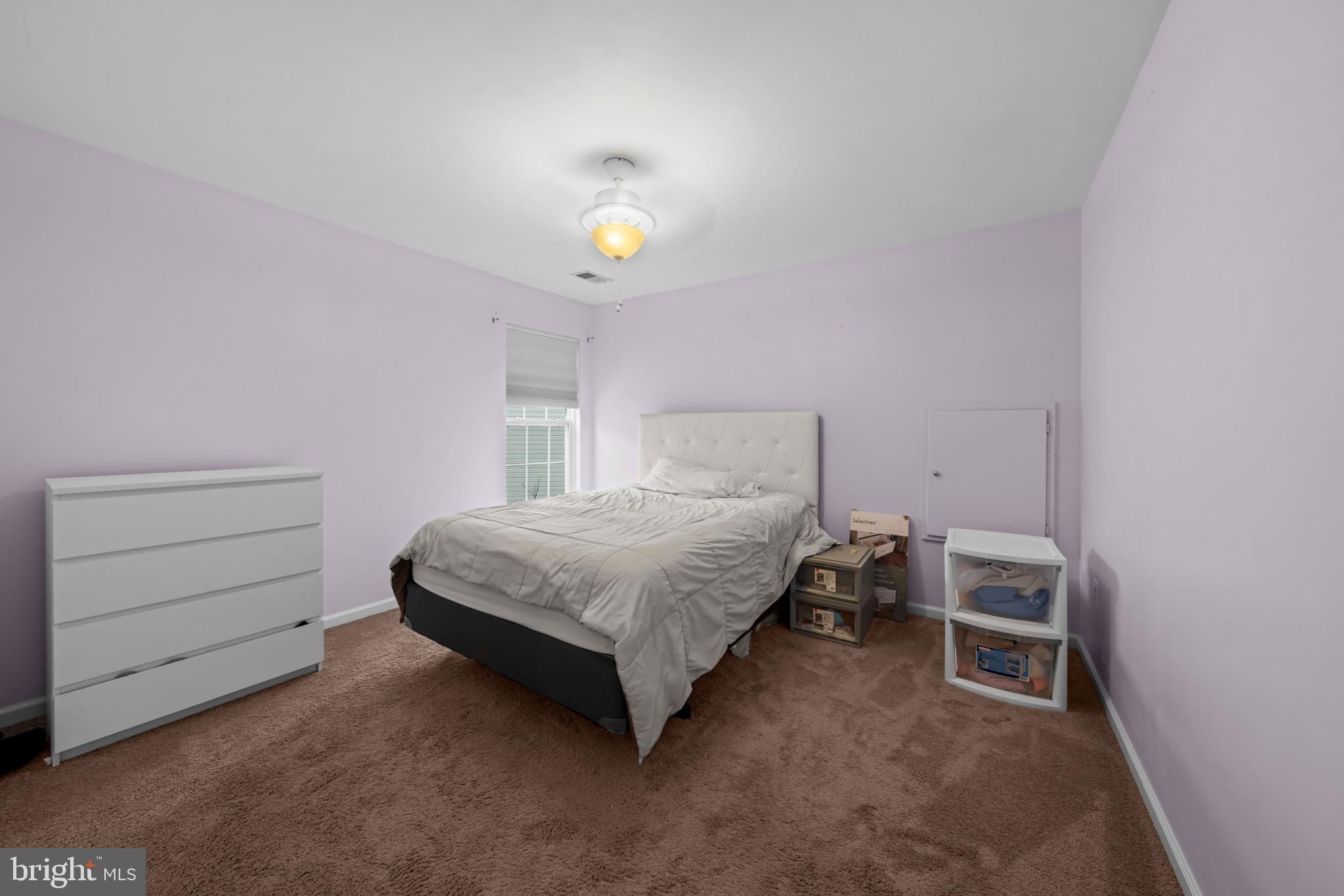 BROAD RUN OAKS - Residential