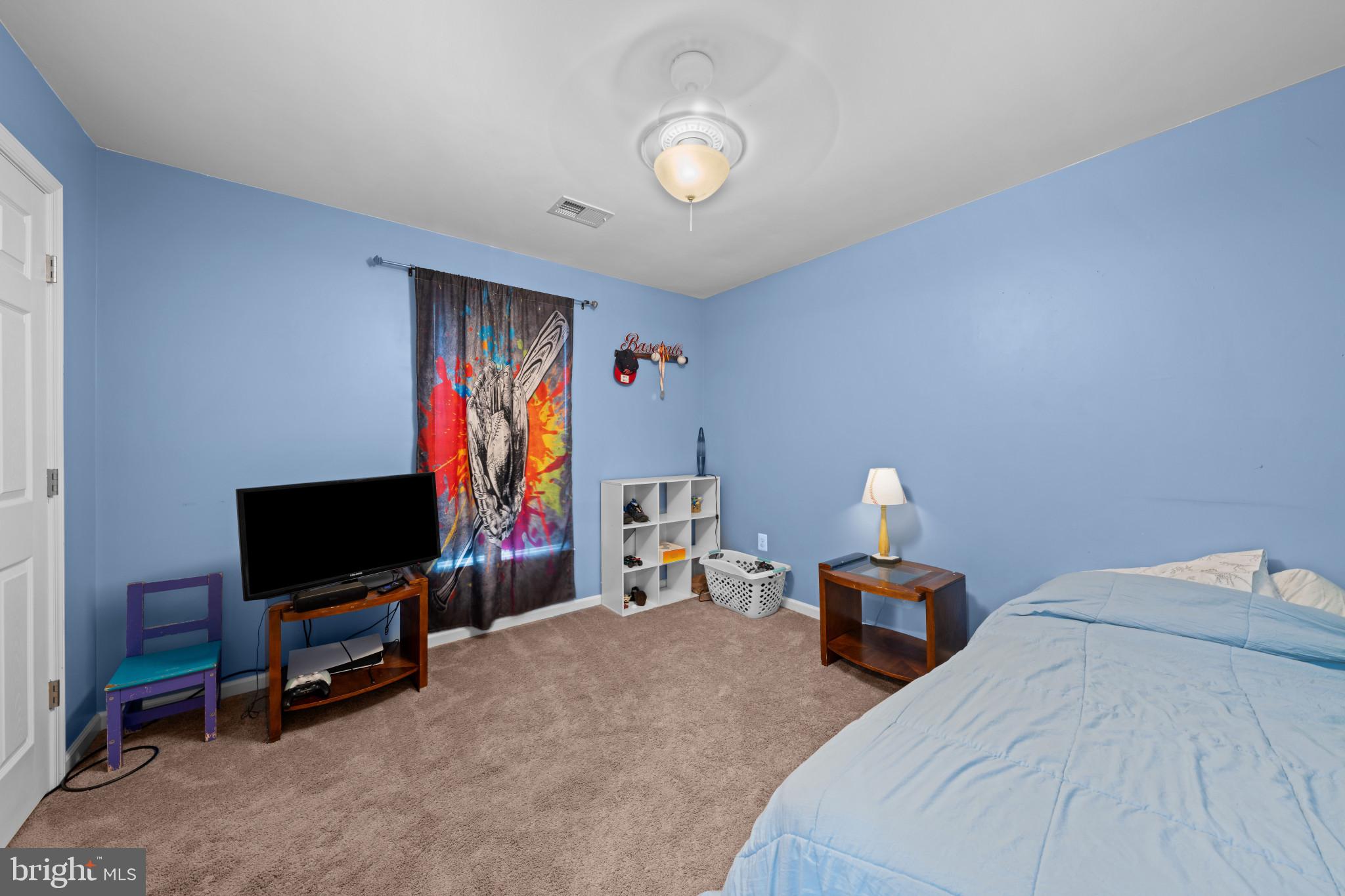 BROAD RUN OAKS - Residential