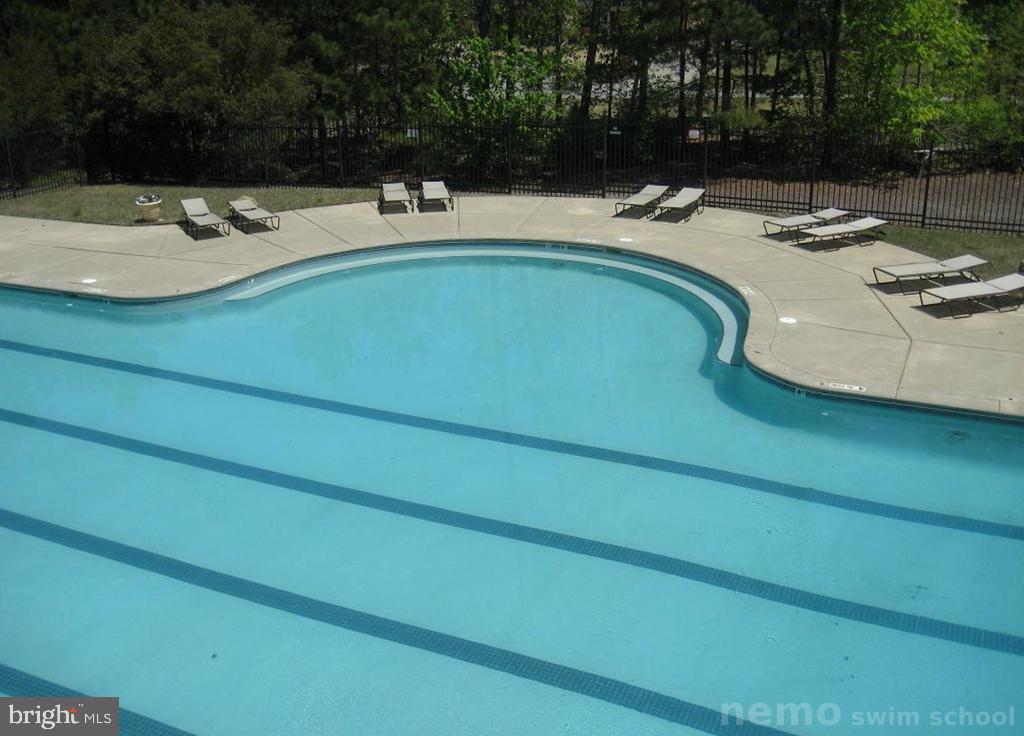 BROAD RUN OAKS - Residential