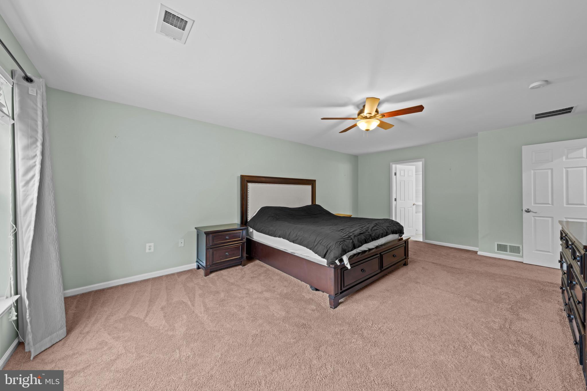 BROAD RUN OAKS - Residential