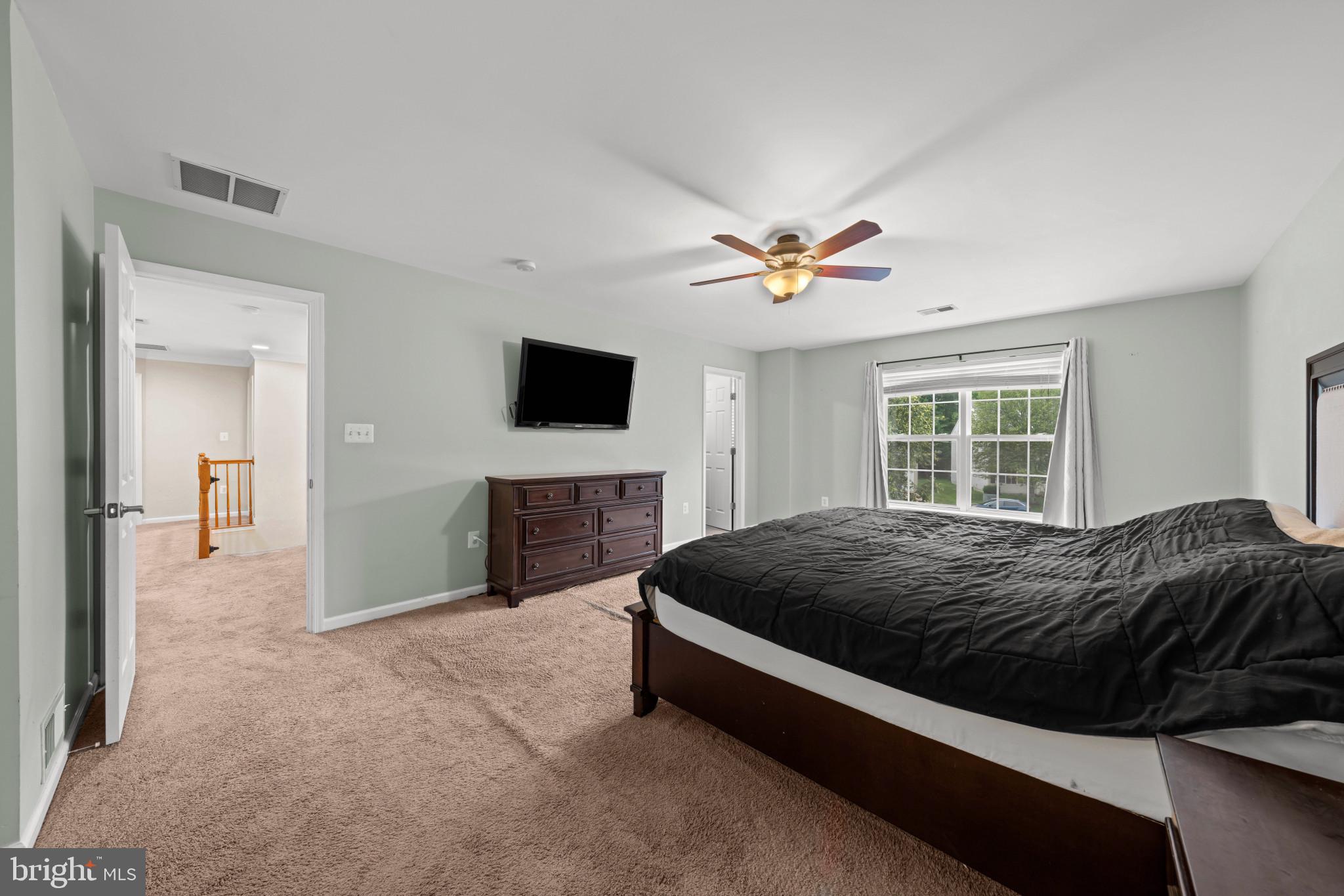 BROAD RUN OAKS - Residential