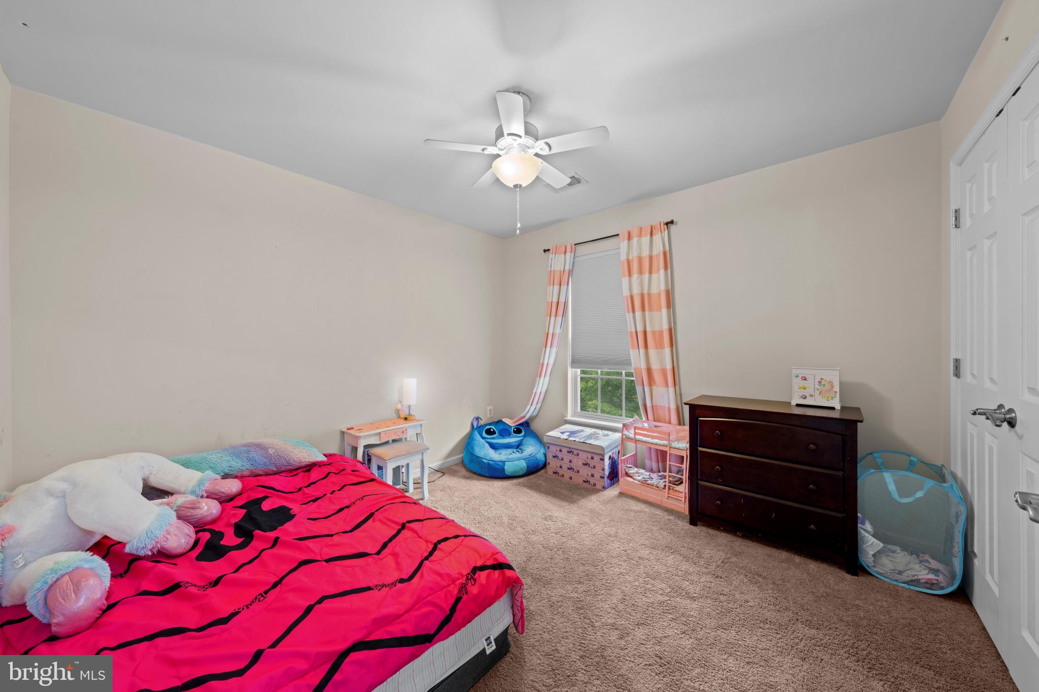 BROAD RUN OAKS - Residential