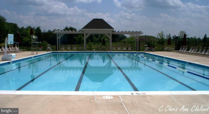 BROAD RUN OAKS - Residential
