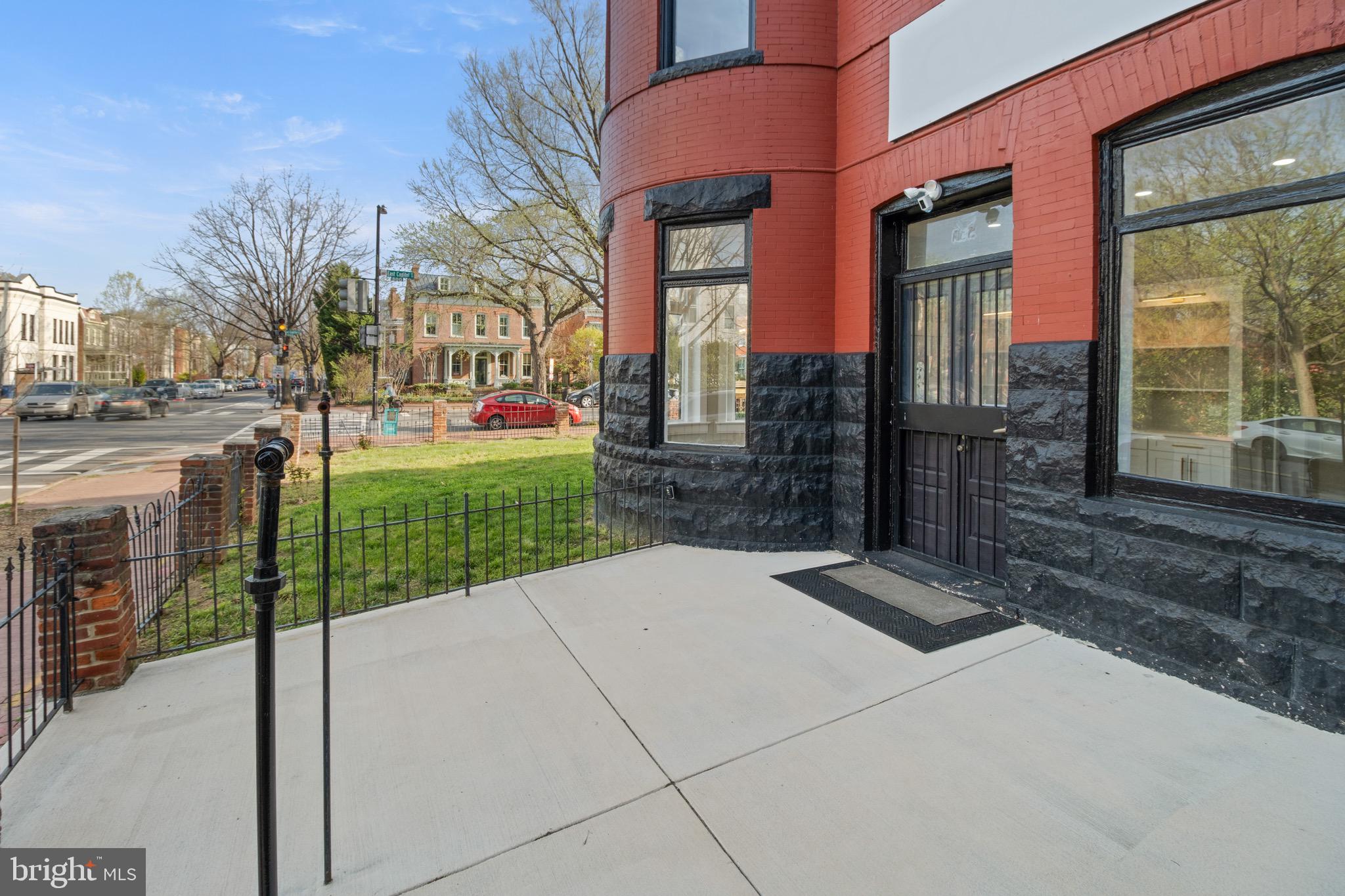 CAPITOL HILL - Commercial Sale