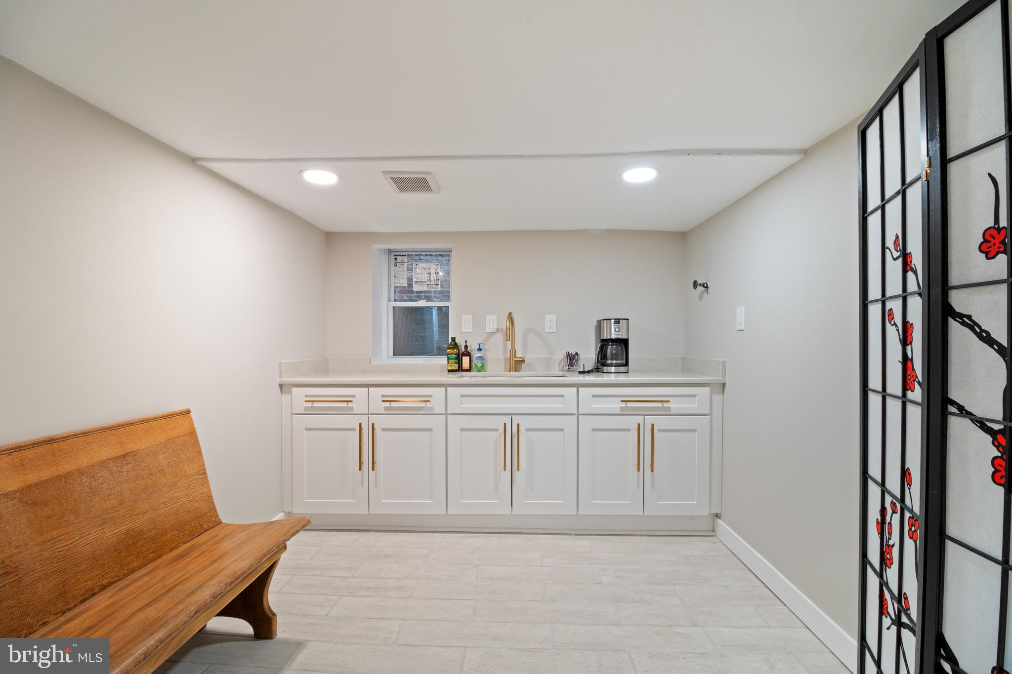 CAPITOL HILL - Commercial Sale