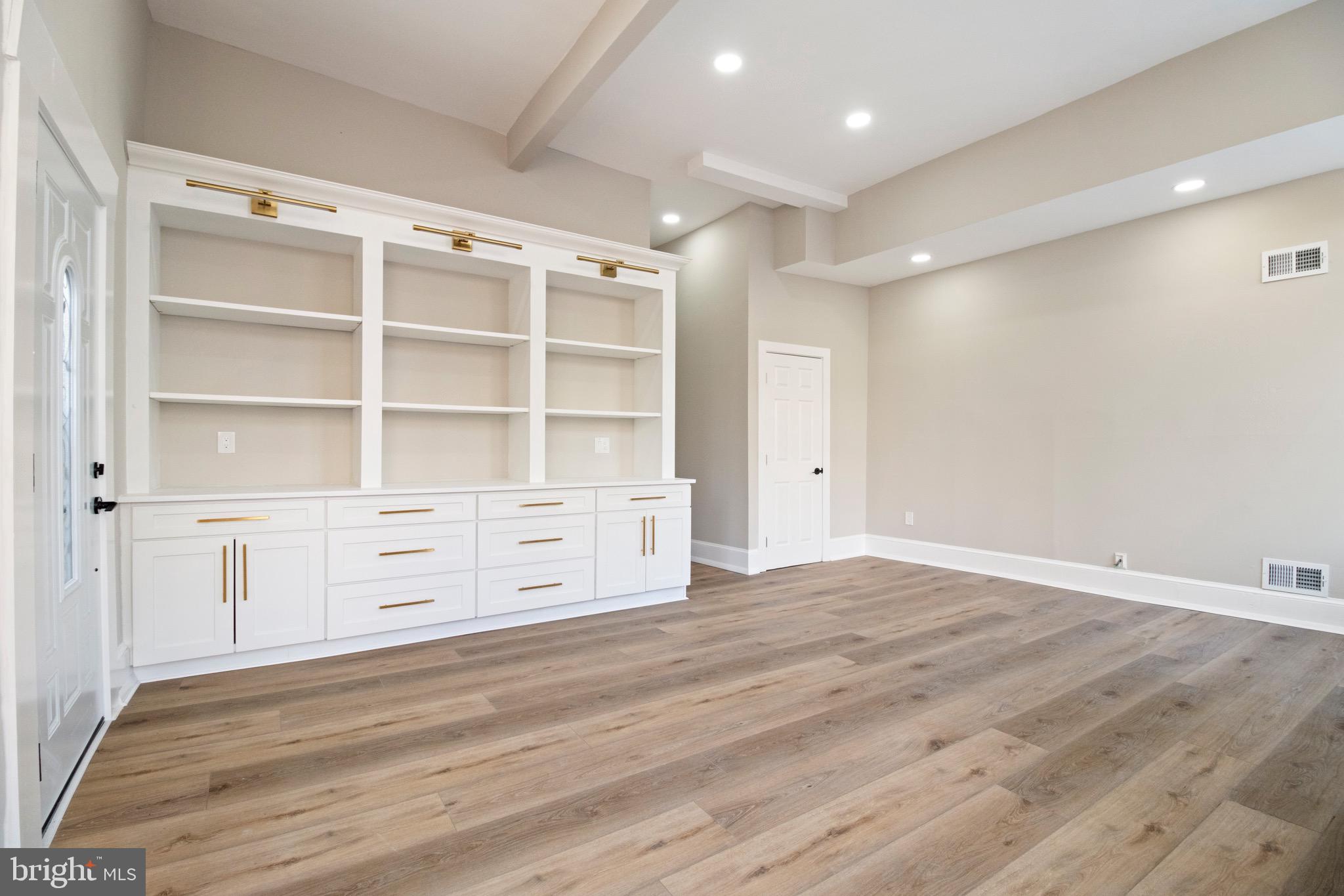 CAPITOL HILL - Commercial Sale
