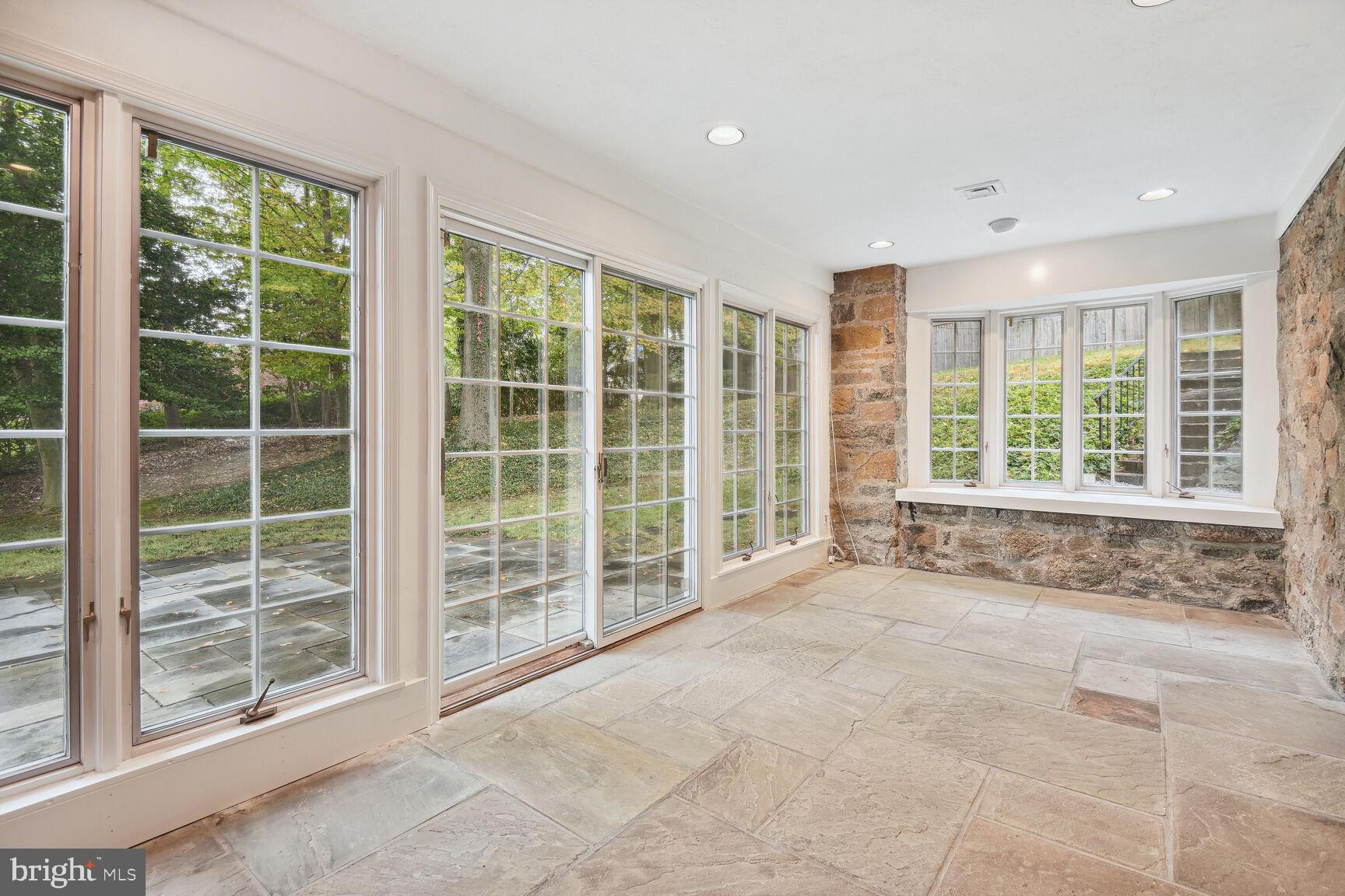 SPRING VALLEY - Residential