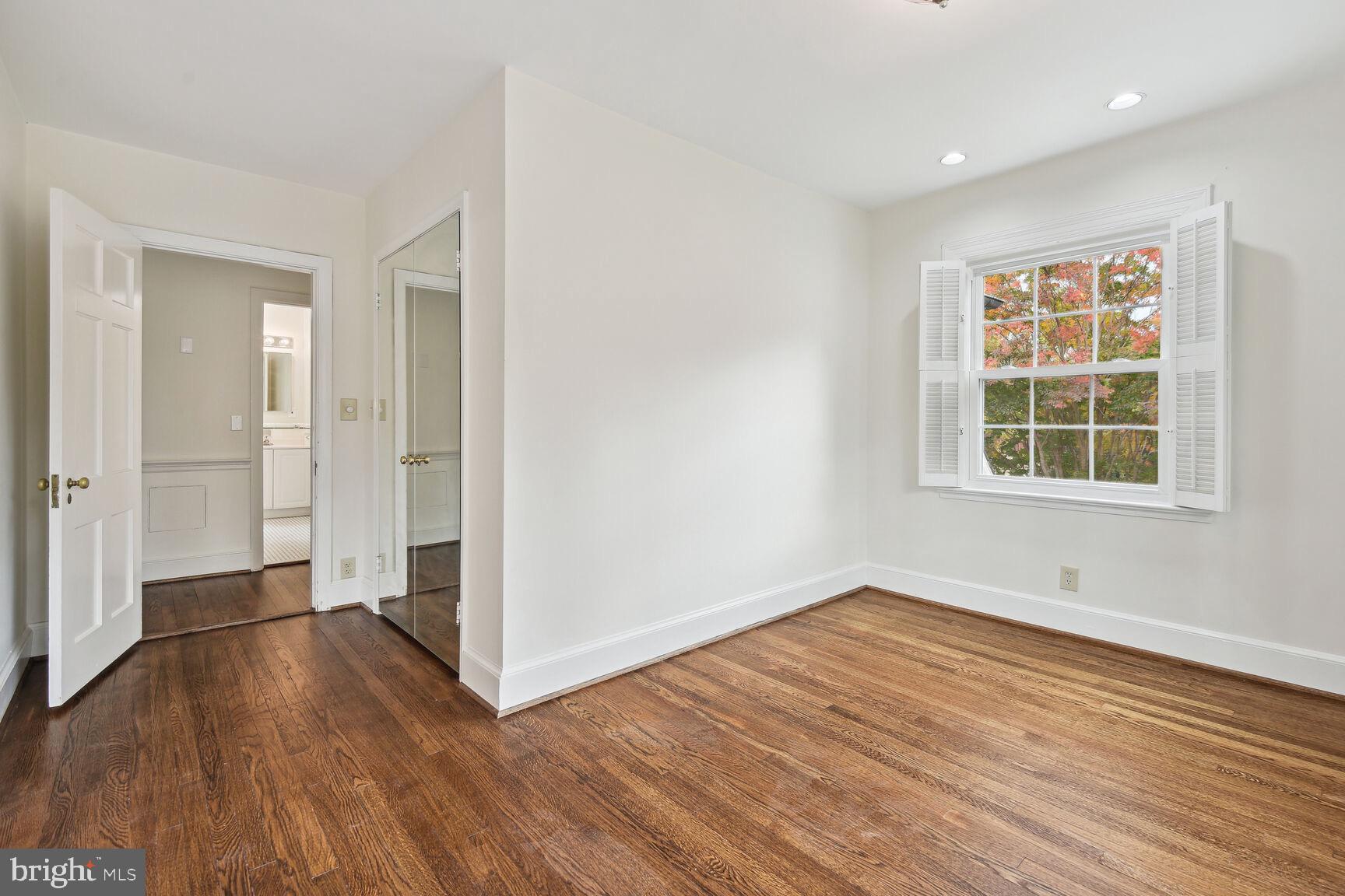 SPRING VALLEY - Residential