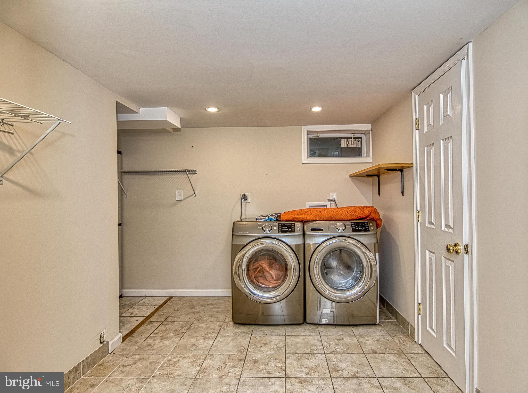 BROYHILL PARK - Residential Lease