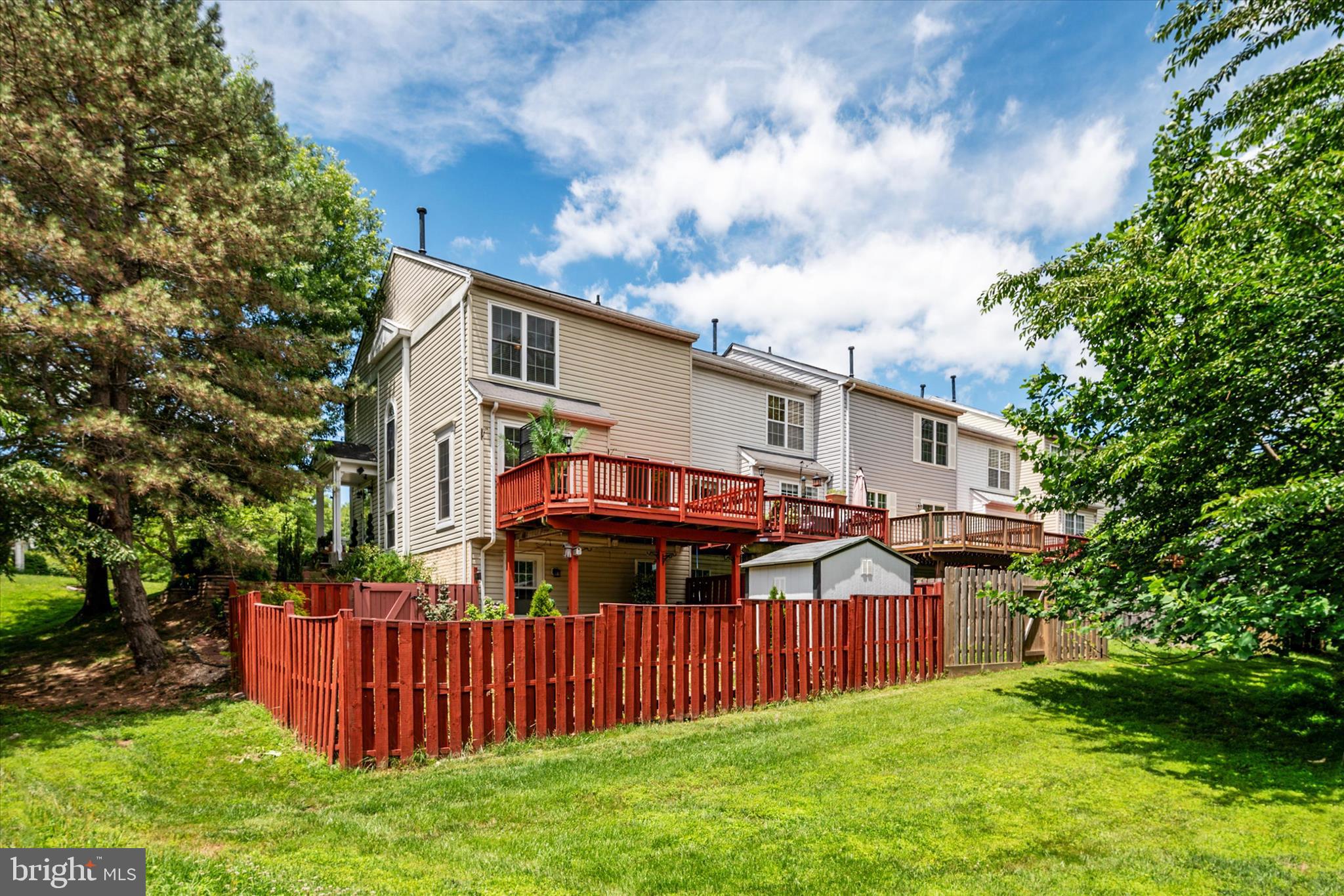 THE VILLAGES OF LYONSFIELD RUN - Residential