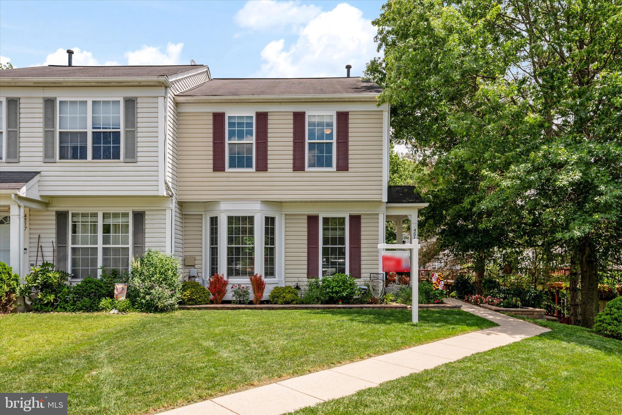 THE VILLAGES OF LYONSFIELD RUN - Residential