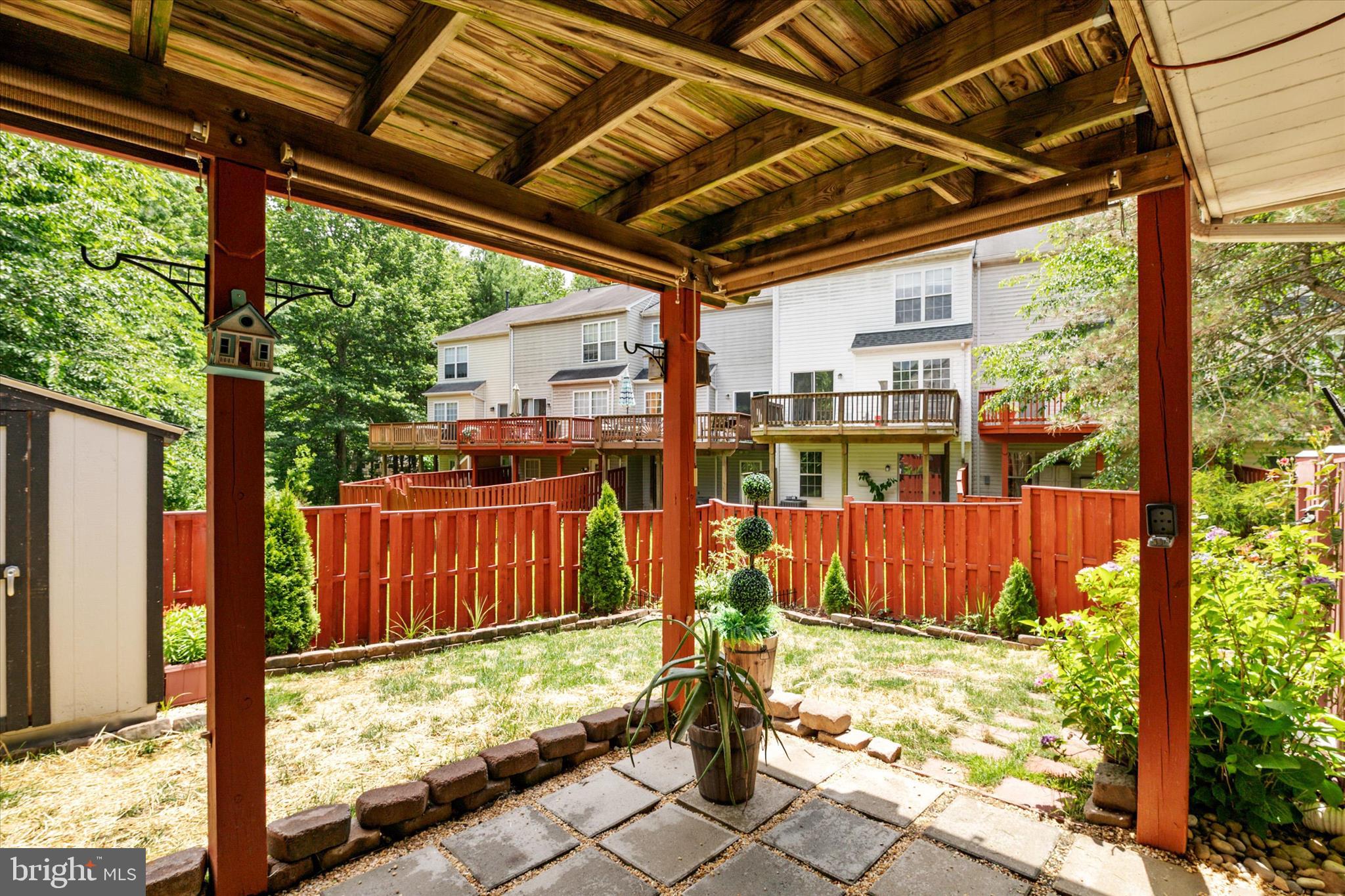 THE VILLAGES OF LYONSFIELD RUN - Residential