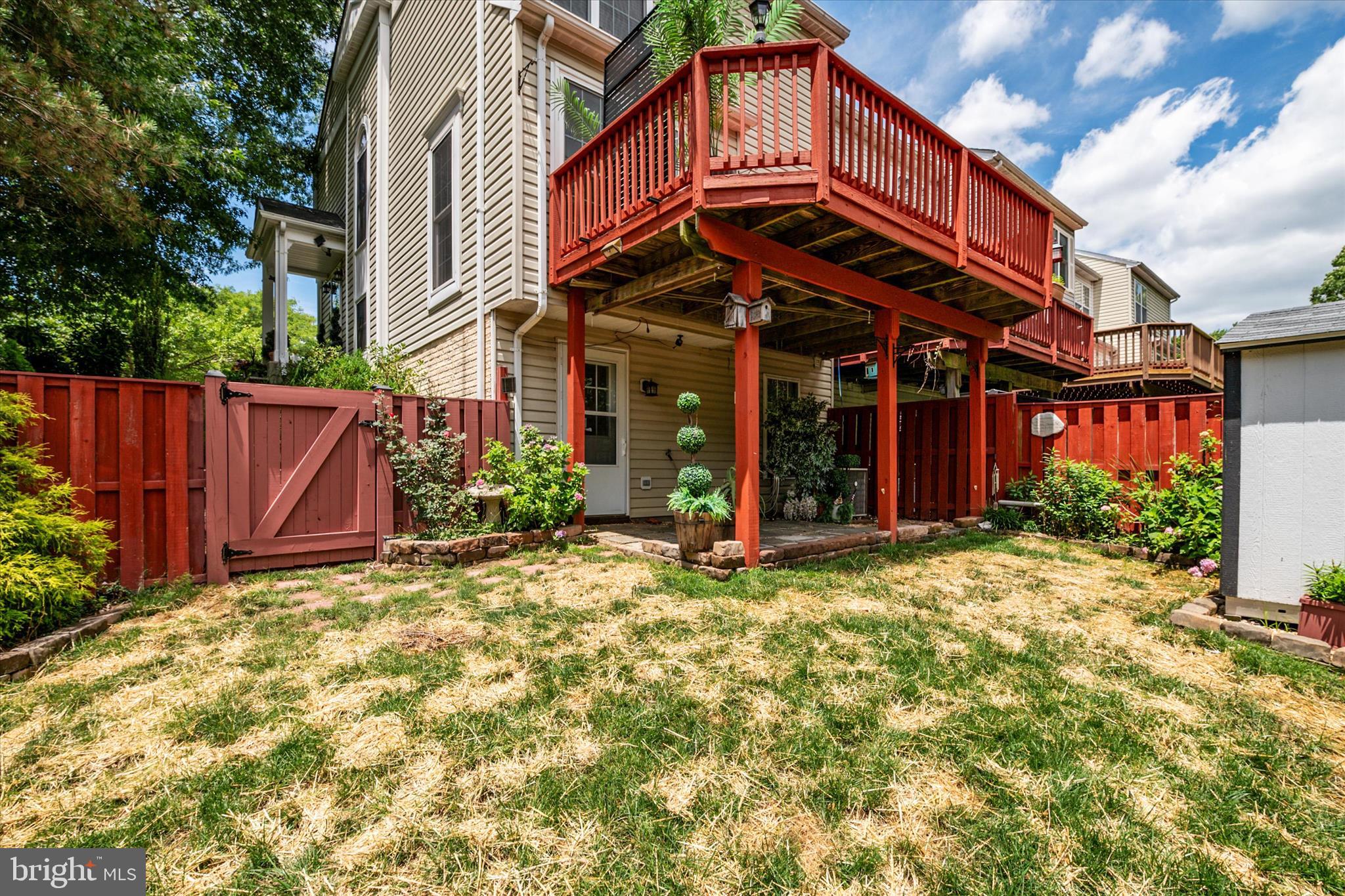 THE VILLAGES OF LYONSFIELD RUN - Residential