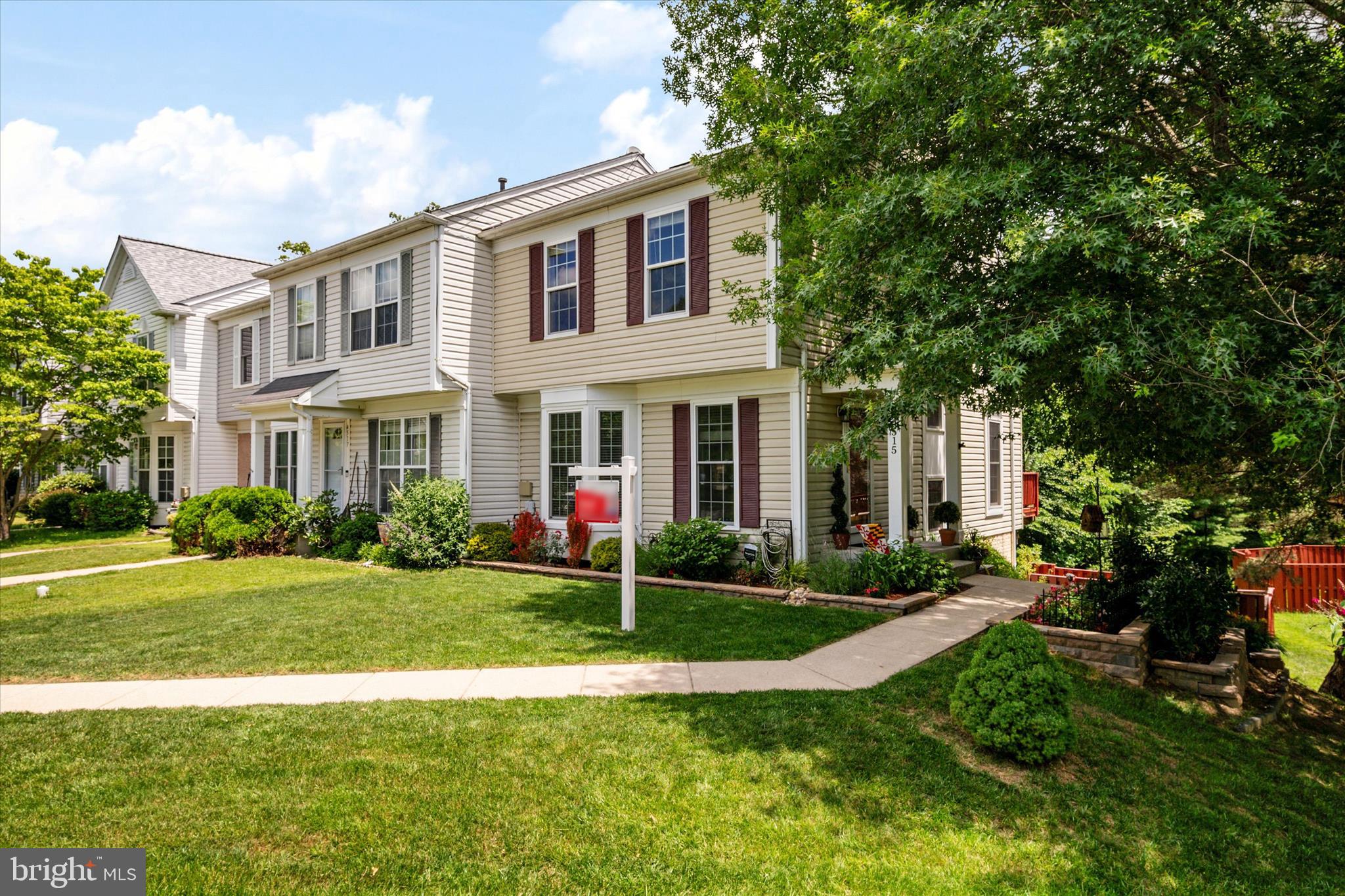 THE VILLAGES OF LYONSFIELD RUN - Residential
