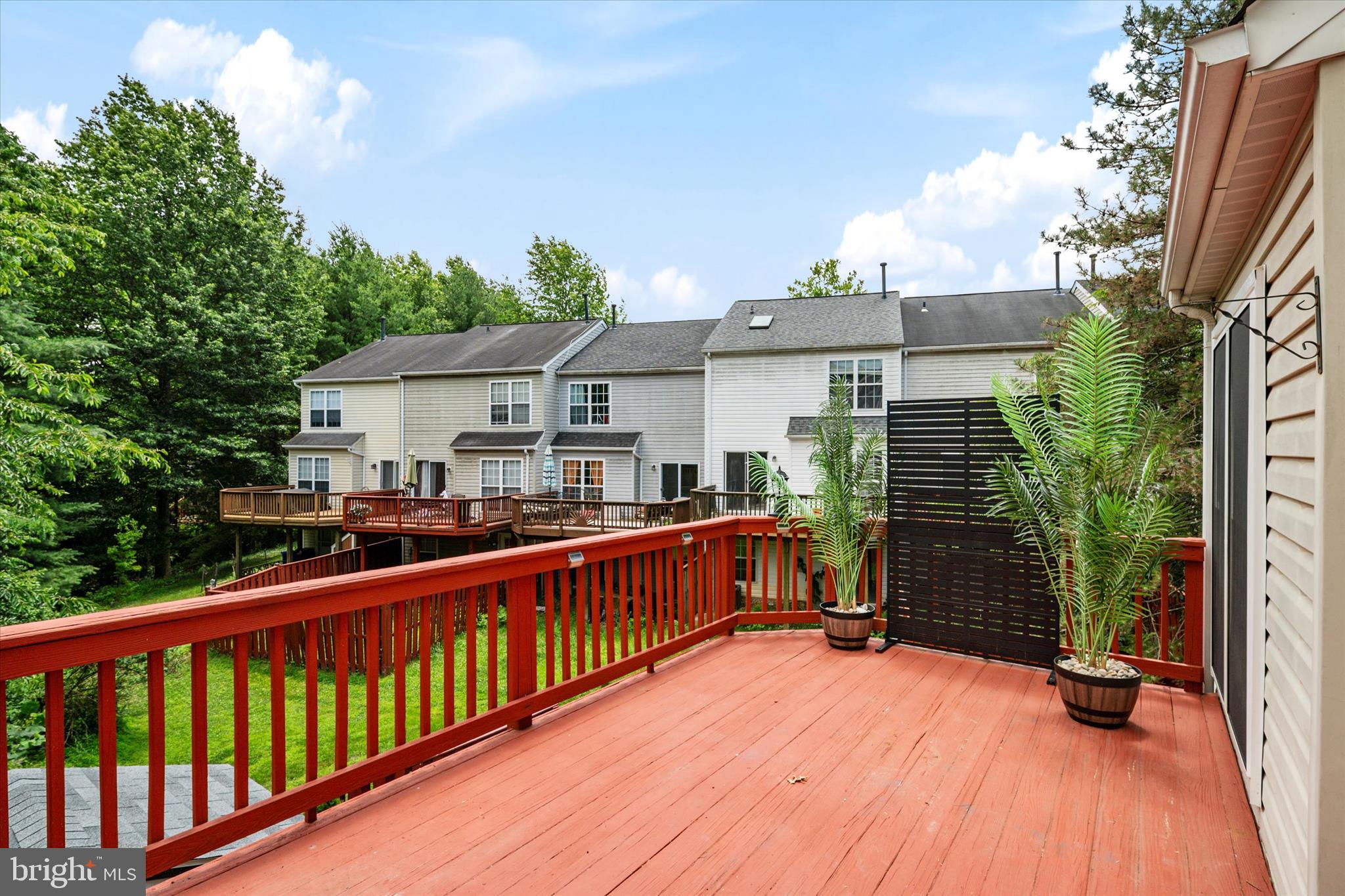 THE VILLAGES OF LYONSFIELD RUN - Residential