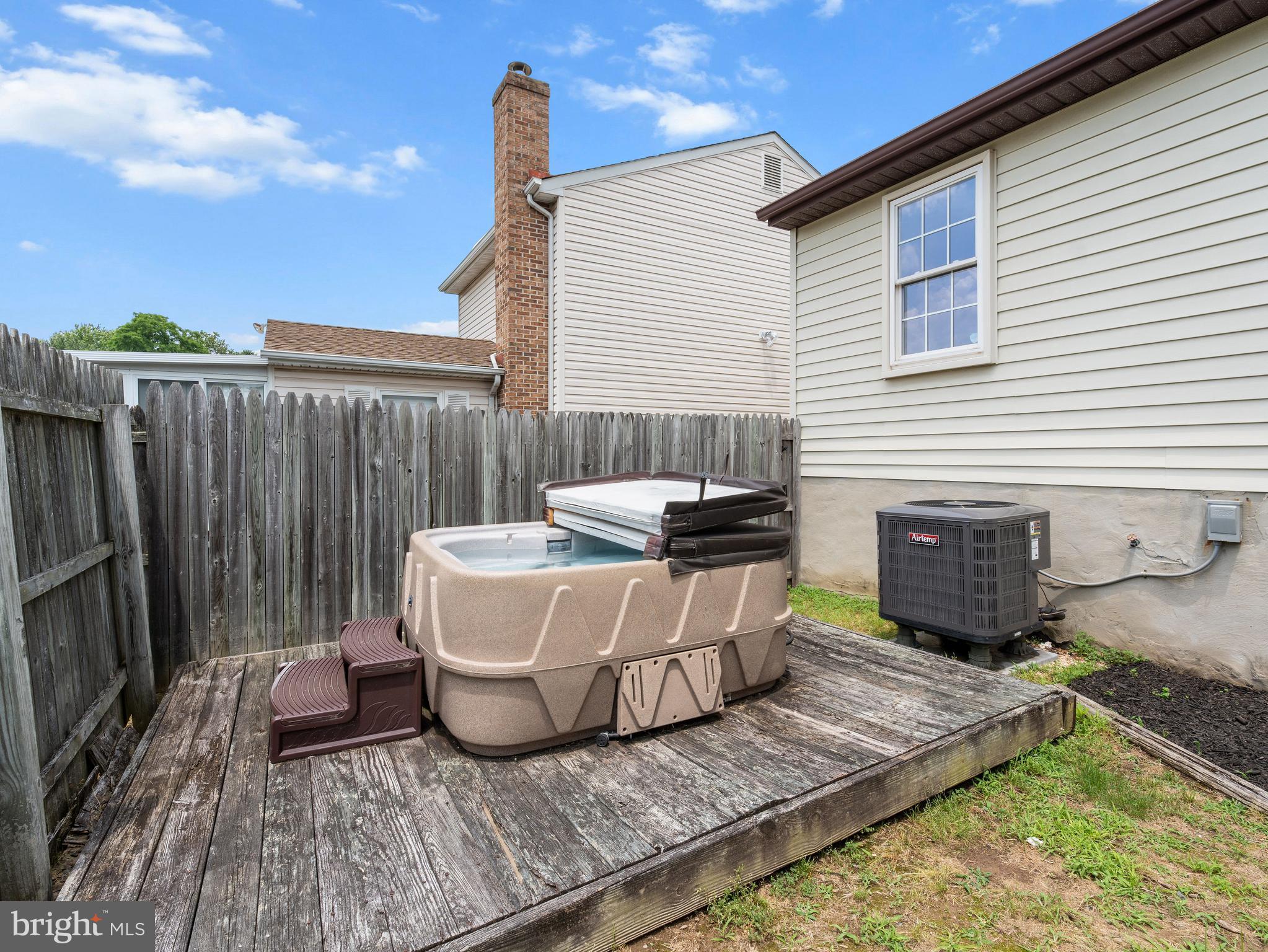 HARBOUR OAKS - Residential