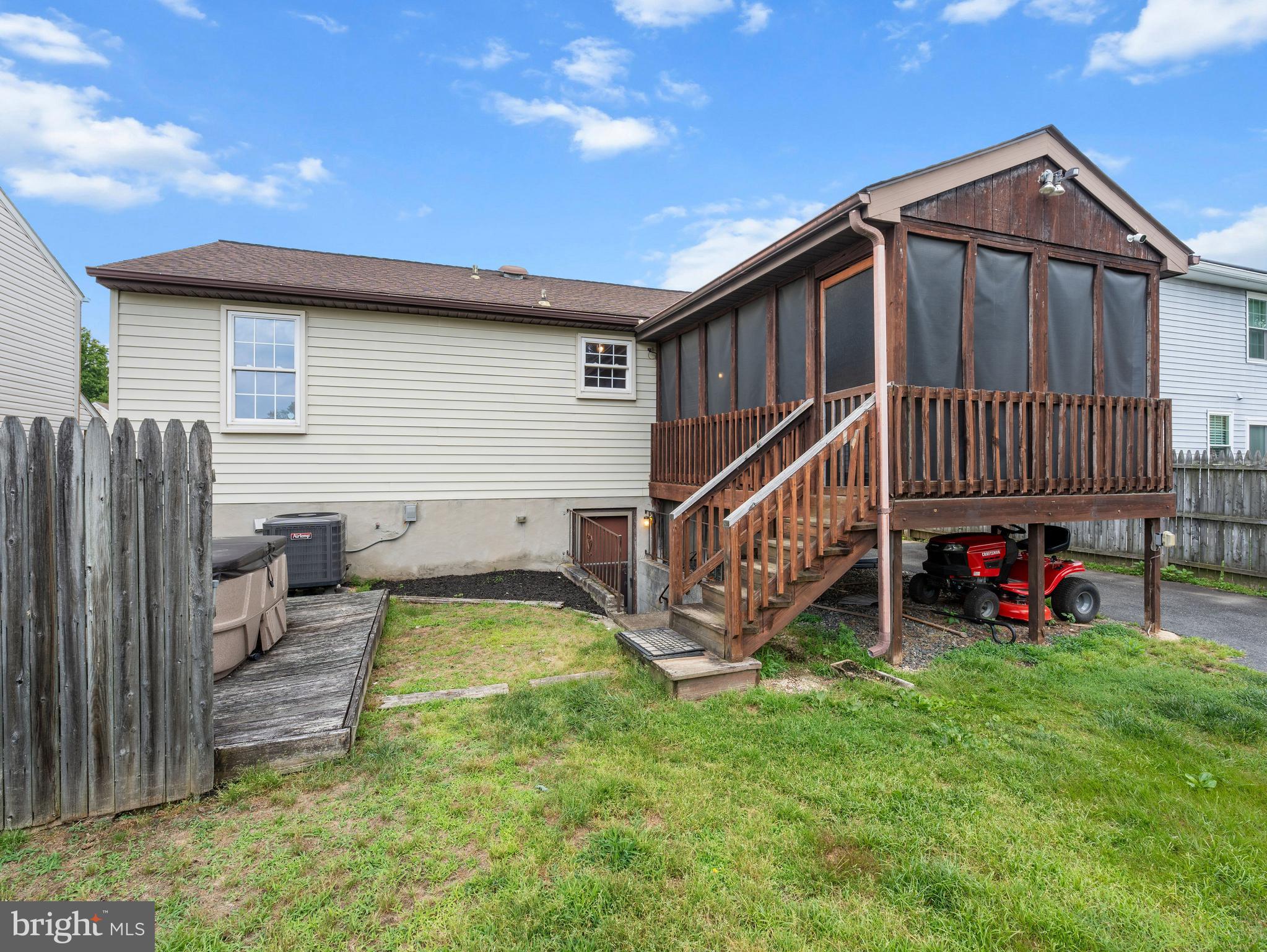 HARBOUR OAKS - Residential