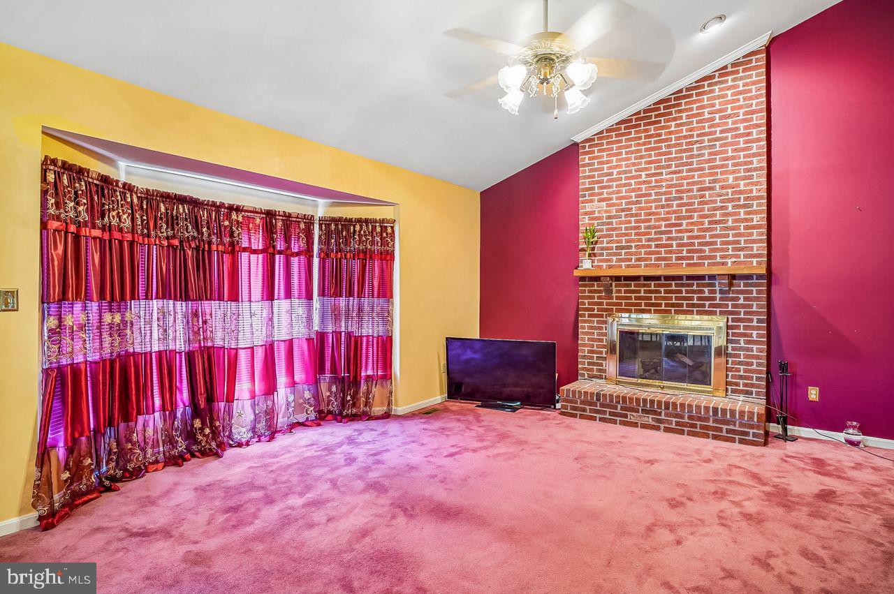 SEVEN OAKS - Residential