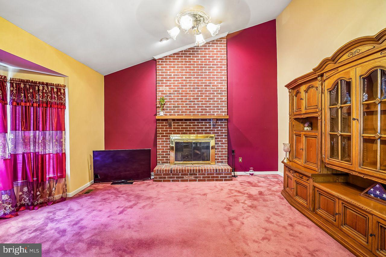 SEVEN OAKS - Residential