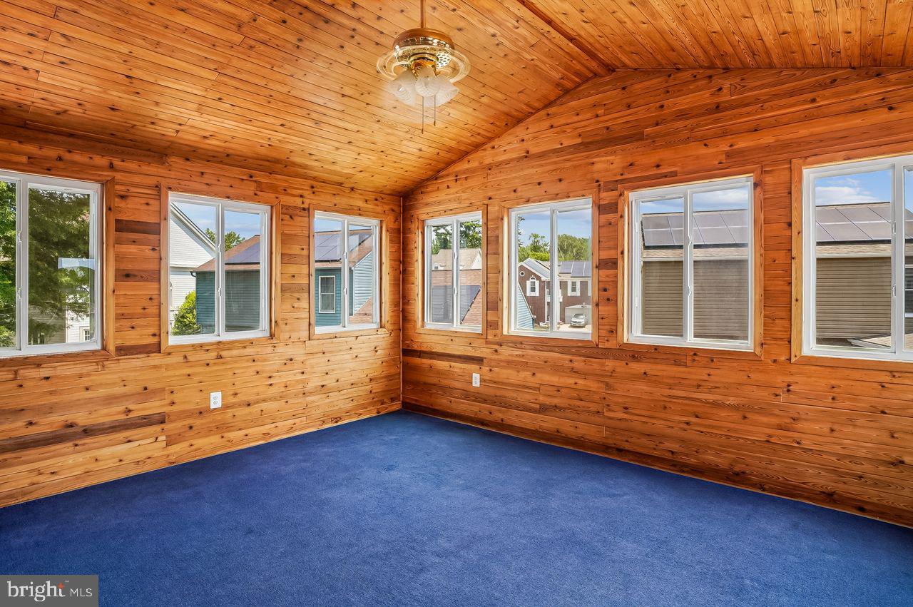 SEVEN OAKS - Residential
