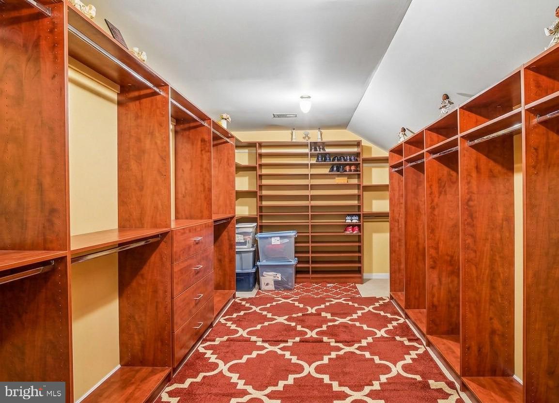 SEVEN OAKS - Residential