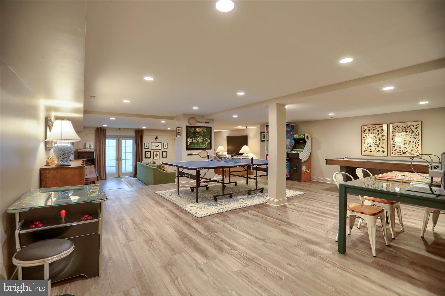 HICKORY MEADOW - Residential