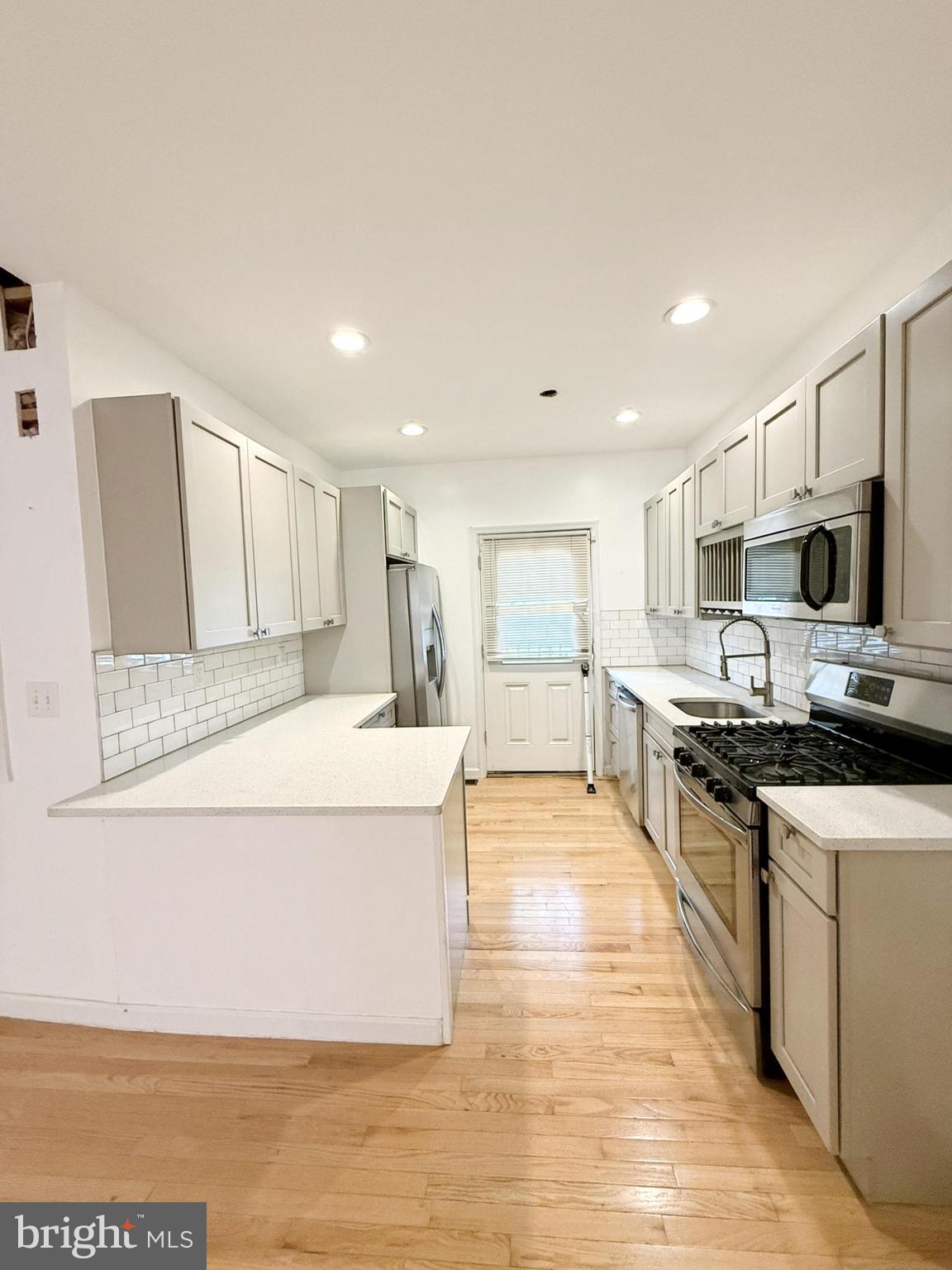 POINT BREEZE - Residential
