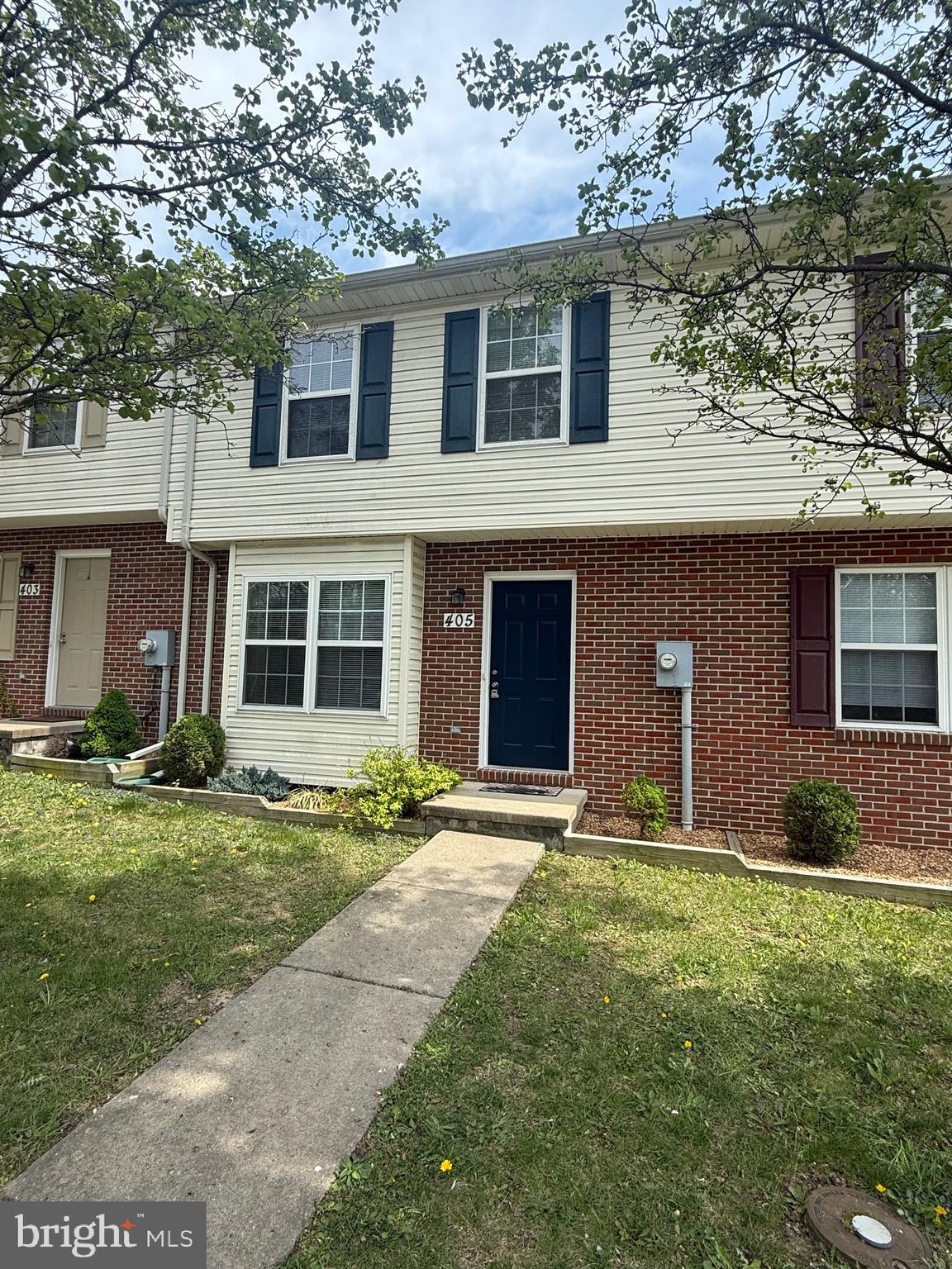 Well maintained 2bed 1.5 bath townhome in Stephens City.  Great location, close to 81 for commuters. Newer LVP flooring and carpet. Pets allowed case by case basis with certain breed restrictions through insurance. 250 Pet Deposit up front per pet. Landlord would prefer decent credit and 3x the rent as total monthly income. Reach out with any questions.