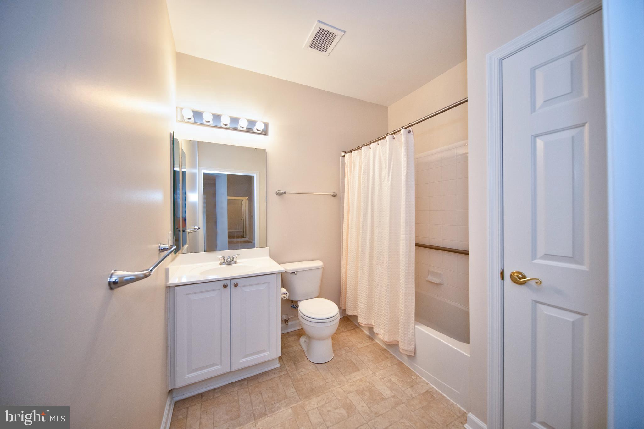 KINGS CROSSING - Residential